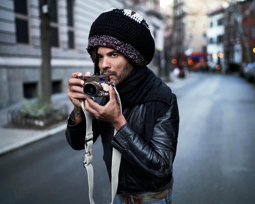 のインスタグラム：「“Photography is magic – it’s a time capsule. It’s something that keeps the moment alive,” We teamed up with musician and photographer Lenny Kravitz (@lennykravitz) to create the Leica M Monochrom ‘Drifter’ by Kravitz Design, a camera that is a reflection of the artist’s present persona. (Link in bio)  Photo: @markseliger  #LeicaCamera #Leica #🔴📷 #Leicagram #LeicaM #LeicaMMonochrom #TheLeicaLook #LeicaWorld #Leica_Club #LeicaSociety #LeicaPhoto #ShootLeicaPro #cameraporn #LeicaPorn #bnw_world #bnwmood #bnwlovers」