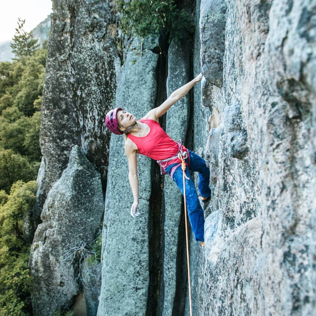 カタリーナ・ザーヴァインさんのインスタグラム写真 - (カタリーナ・ザーヴァインInstagram)「There is so much happening so fast right now. I just came back from Ibiza, now a dew days at home with some gym sessions, and soon I'll be off to Ireland for some trad climbing action! I'm looking forward to explore that green island and the impressive cliffs of Fair Head. Ireland, I'm coming😀🙌 . Pic by @jonglassberg in Yosemite . #helmetup #besafe #accesstheinaccessible #foryourmountain #itsgreatoutthere #climbing #tradclimbing」5月24日 0時07分 - katha_saurwein