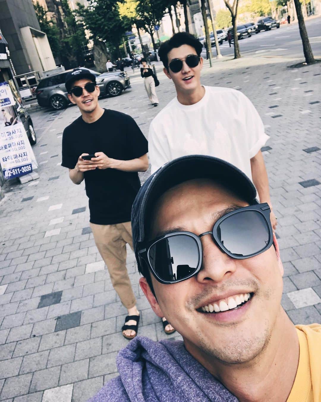 イ・ギウさんのインスタグラム写真 - (イ・ギウInstagram)「도산대로 삼총사😎 운동 하러 갑니다아~ .. #이상윤 #이기우 #권성민 #광합성 #선글라스필수 #레츠기릿 #선물받자마자선글라스개시!!!!!!」5月24日 0時07分 - lee_kiwoo