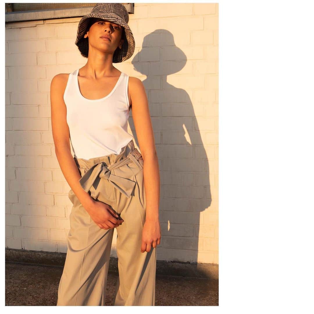 シューマッハさんのインスタグラム写真 - (シューマッハInstagram)「#weekends #love #dorotheeschumacher #editorial #nyc #newyork #tops #inspiration #outfit #shadow #light #pants #photography #ootd」6月22日 3時16分 - dorotheeschumacher