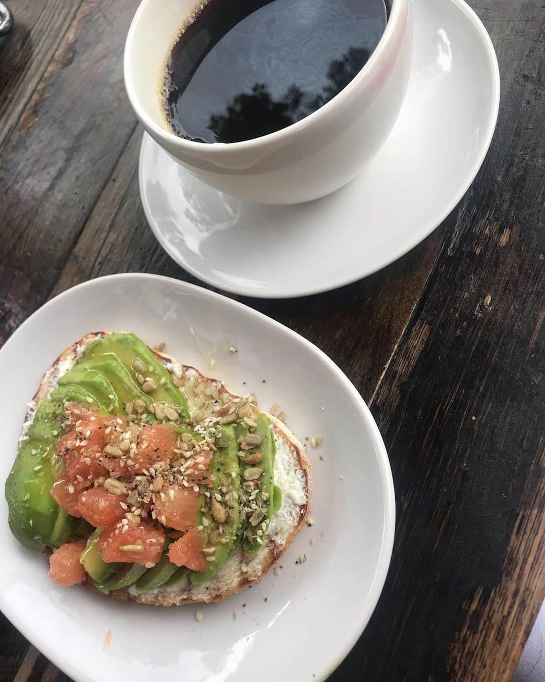 ティア さんのインスタグラム写真 - (ティア Instagram)「#healthybreakfast  #avocodotoast 🥑💕」6月22日 3時16分 - tia_0315