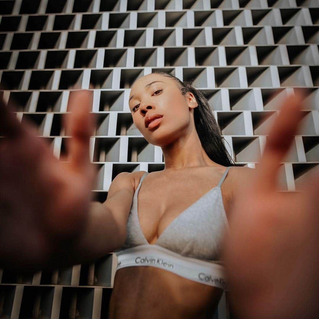 Calvin Kleinさんのインスタグラム写真 - (Calvin KleinInstagram)「In focus: @humbletho_ is celebrating #SelfieDay in #MYCALVINS— featuring our #ModernCotton triangle bralette. 📸@isabellathiele ⠀⠀⠀⠀⠀⠀⠀⠀ Tap to shop ⤴️」6月22日 3時19分 - calvinklein