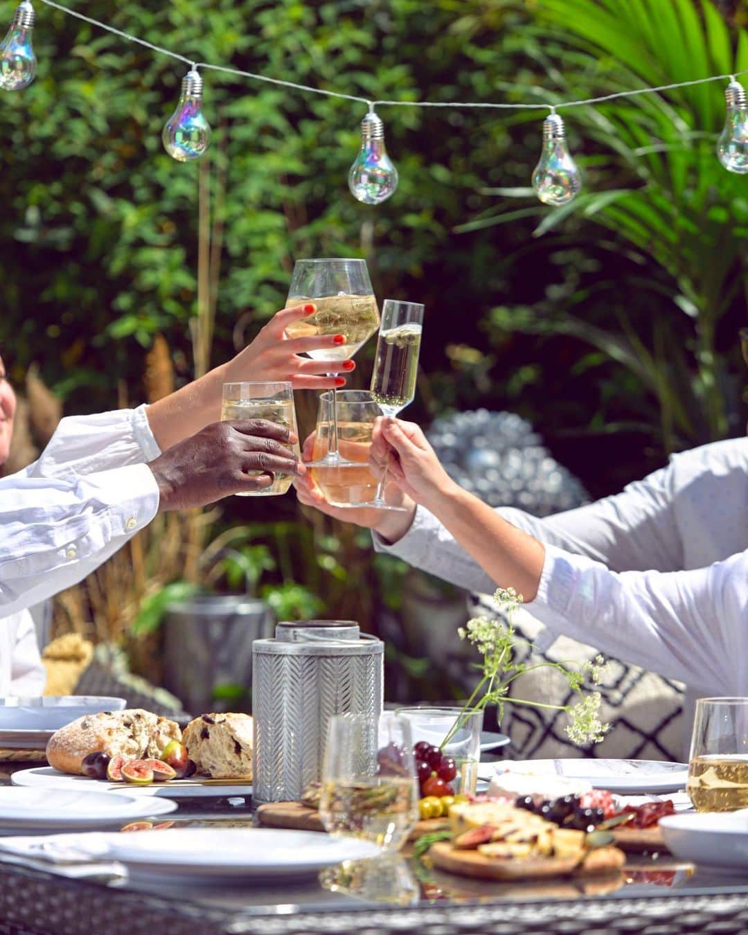 Nextさんのインスタグラム写真 - (NextInstagram)「Cheersing to the longest day of the year! 🥂 Get your garden ready for summer soirees: shop the set up 👉 🔍 Garden set: 454351 Glasses: 525435, 520853 Lights: 180010 Lantern: 615131 Cushion: 567163. #cheers #weekend #friday #friyay #prosecco #weekendvibes #garden #sunshine #summer #summertime #summervibes #home #nexthome #tableware #homeware」6月22日 3時20分 - nextofficial