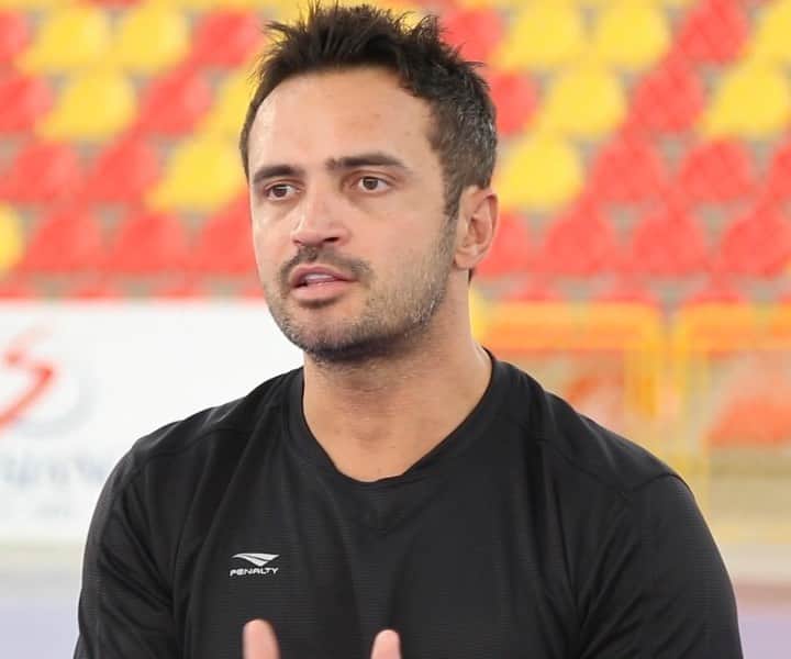 アレッサンドロ・ローザ・ヴィエイラのインスタグラム：「Vídeo - A importância do futsal na formação de jogadores de futebol!  Qual sua opinião sobre isso?  Link no stories  Veja o vídeo completo no YouTube e volte aqui para debaterem!  Concorda? Discorda?  De sua opinião e marque os amigos!」