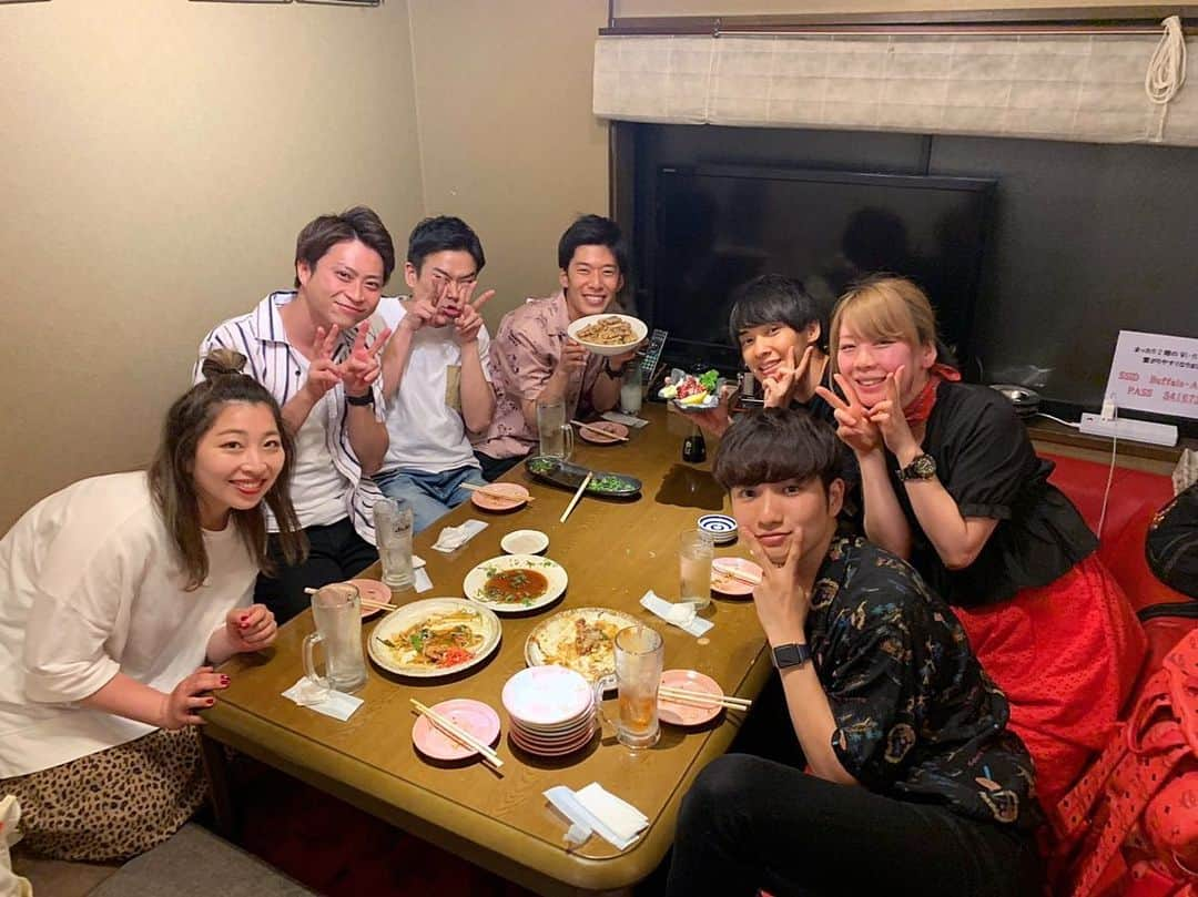 上田純樹さんのインスタグラム写真 - (上田純樹Instagram)「櫻井さん誕生日会。 今回は僕と2人でご飯に行くと見せかけて色んな仲間と出会っていく"冒険型バースデーパーティー"を企画しました。  #頭のGoProでこっそり撮影 #家に迎えに行った時からずっと半笑いだった #祇園櫻井 さん #ヘンダーソン子安 さん #ジソンシン下村 さん #あやつるぽん さん #まいかさん #ラニーノーズ洲崎 #大成功」6月22日 3時24分 - raionerutousan