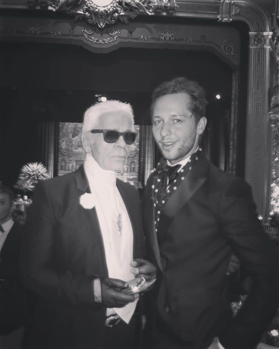 デレク・ブラスバーグさんのインスタグラム写真 - (デレク・ブラスバーグInstagram)「In his more than 35 years as creative director of Chanel, Karl Lagerfeld didn't design many menswear items. When he did, they were mainly for a coterie of handsome friends who populated his personal life and the occasional fashion show. About a decade ago, he made this double-breasted tweed jacket (probably for @bentoub), which I borrowed for a Chanel event—and then flat out refused to return. The Chanel office asked for it back a few times, but I’d quickly delete the emails without reading them and feign ignorance if they ever asked about it. What? I wasn’t sure if I’d ever have the opportunity to feel the way I felt in a design by the master again. A few years ago, I told Karl this story and he said, "A little opportunism is a good thing, no?" It was bittersweet to put the jacket back on for his memorial last night in Paris, which was hosted by Chanel, Fendi and his own eponymous line. About 2,500 admirers showed up at the Grand Palais to mark the passing of a man who was, in the truest sense of the world, a fashion legend. There were videos and live performances and, of course, a tribute to his feline companion, Choupette. (The cat nanny appeared in a video montage.) However, for me, the most touching parts of the memorial were the dance numbers, including a performance by Argentinian choreographer German Cornejo with 17 tango dancers and a 7-piece orchestra from Buenos Aries to a Carlos Gardel song from the 1930s (fun fact: Karl actually knew the tango), and @lilbuckdalegend’s extended version of his famous Swan Dance to a song by Ryuichi Sakamoto. I never expected to be so moved by dance, which was a reminder that, even in death, I’m still learning from Karl. 🖤」6月22日 3時25分 - derekblasberg