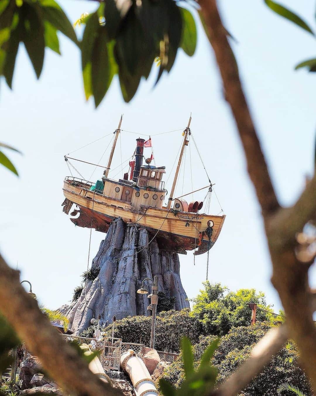 Walt Disney Worldのインスタグラム：「Summer has arrived and we couldn’t be more excited! ☀ 🏖️ 😎 #TyphoonLagoon #WaltDisneyWorld (📷: @amcvetty)」