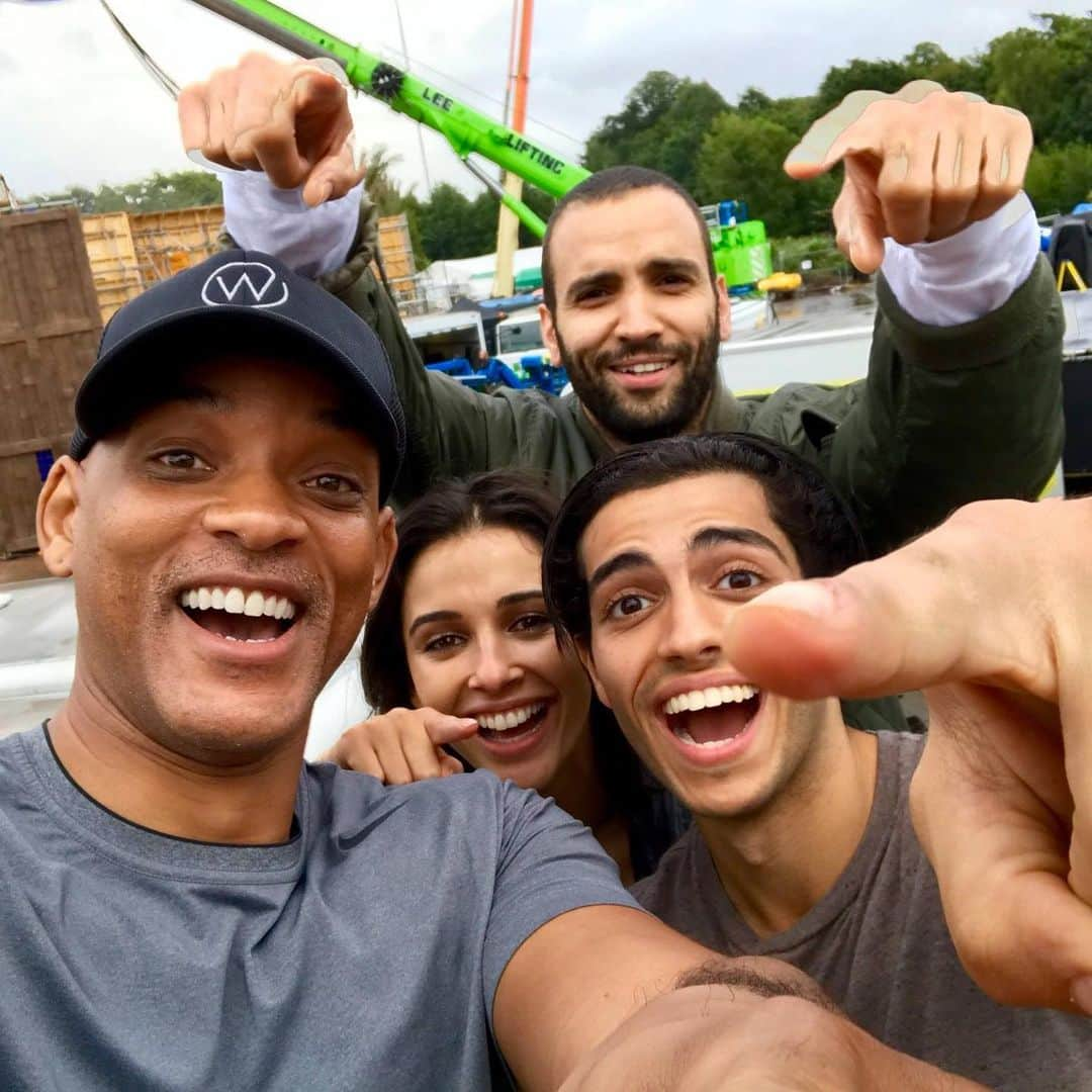 メナ・マスードさんのインスタグラム写真 - (メナ・マスードInstagram)「Strong selfie game since day 1! #NationalSelfieDay」6月22日 3時35分 - menamassoud