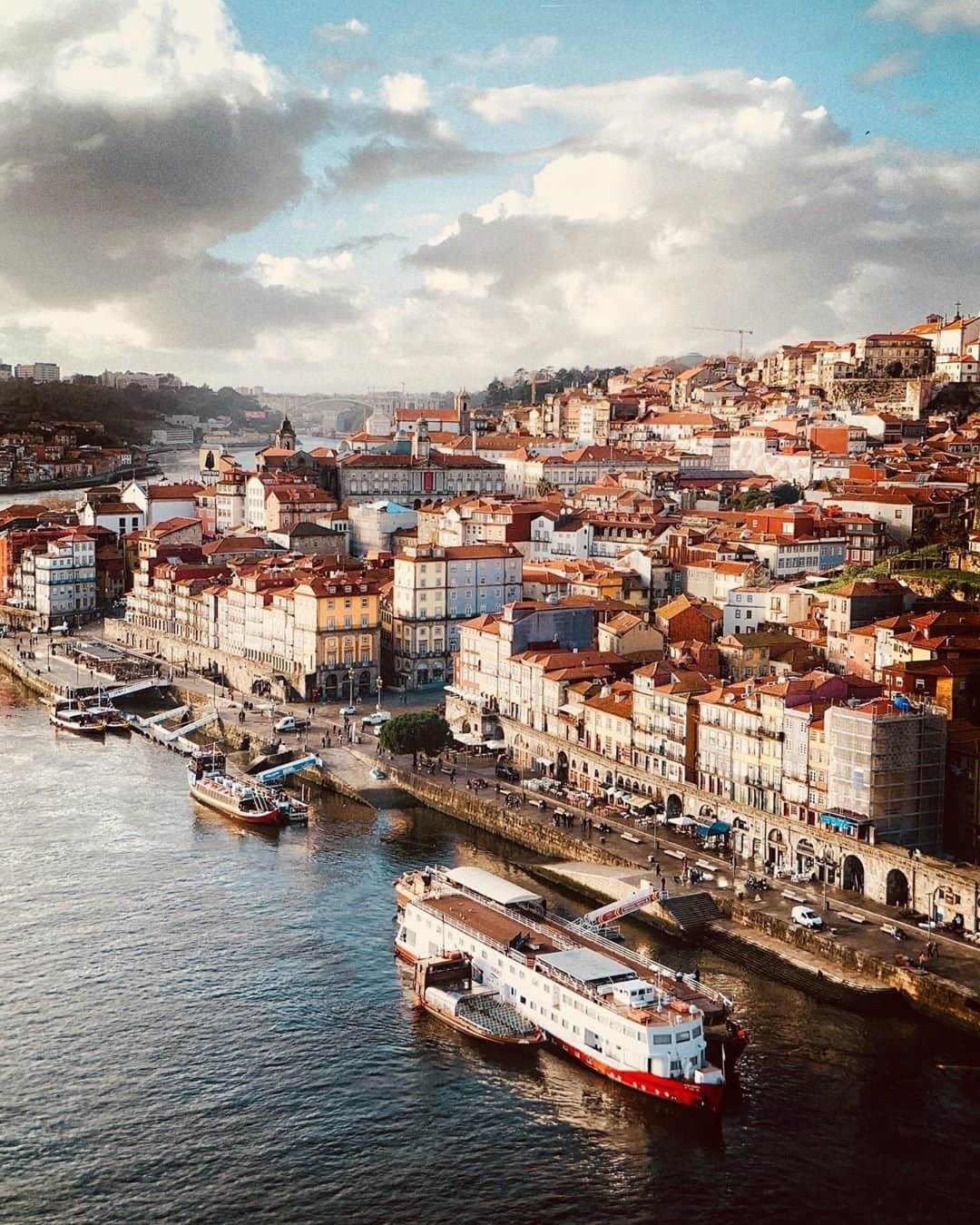 Travel + Leisureさんのインスタグラム写真 - (Travel + LeisureInstagram)「The oceanfront city of Porto is the namesake of port wine and a must-visit destination for design lovers. #tlpicks courtesy of @heydavina」6月22日 3時36分 - travelandleisure