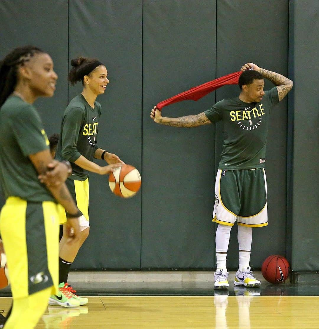 アイザイア・トーマスさんのインスタグラム写真 - (アイザイア・トーマスInstagram)「Thank you @seattlestorm for letting come practice with y’all... I had a blast and if you ever need a extra body I’m always here to help! @wnba #ThatSLOWgrind #TheyGotGame」6月22日 3時42分 - isaiahthomas