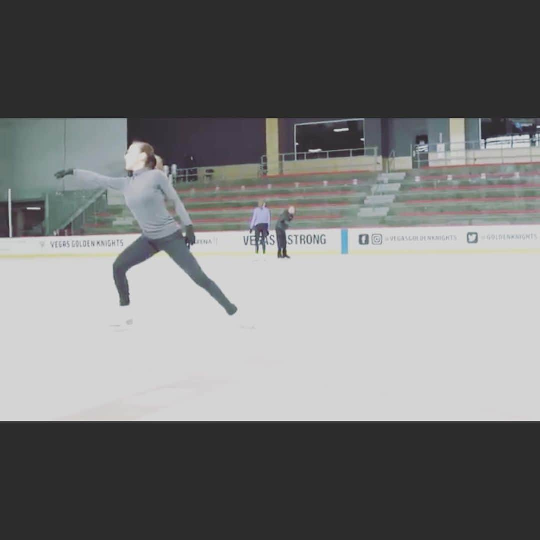 村主章枝さんのインスタグラム写真 - (村主章枝Instagram)「My life is very busy now, but always happy when I can be on the ice. videographer @devin_teer  Blades @mkblades  #skatinglife  #citynationalarena  #lasvegas  #ラスベガス生活」6月22日 3時55分 - fumie.suguri