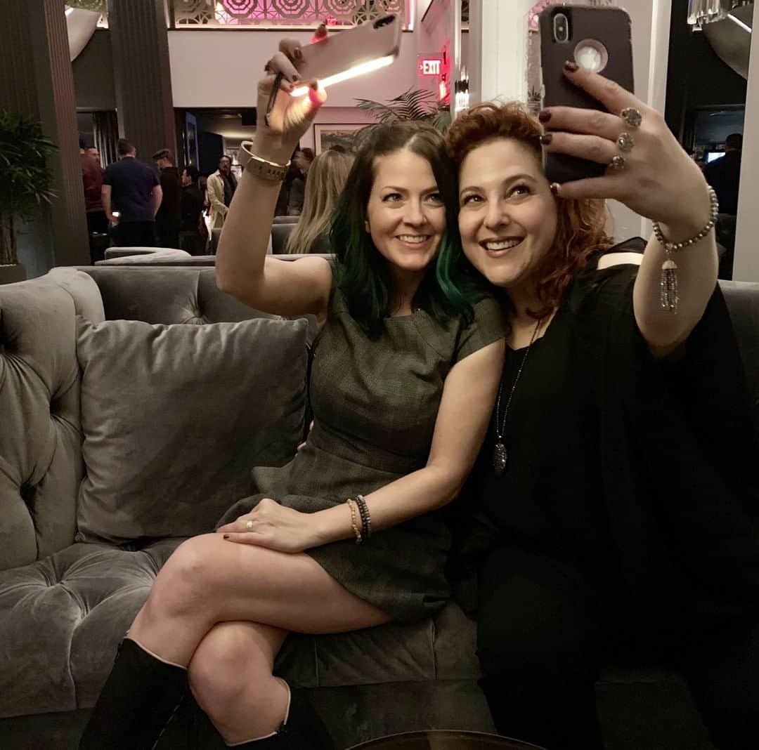 ジュリアナ・デヴァーさんのインスタグラム写真 - (ジュリアナ・デヴァーInstagram)「Selfie Setup on Point⁣ ⁣ Today is #nationalselfieday which is weird because I thought that was every day😆 .⁣ ⁣ Personally, I'm not a selfie-taker unless I've got friends involved and then HOLDUP because I bring my own lighting kit💡.⁣ ⁣ #fbf to @rachelleahcohen and I obtaining maximum glowy goodness in the lobby bar of LA's Mayfair hotel downtown.⁣ ⁣ What's your selfie stance? Yes? No? Depends on the situation?  #BTS photo: @hitraveltales」6月22日 4時05分 - cleverdeverwherever