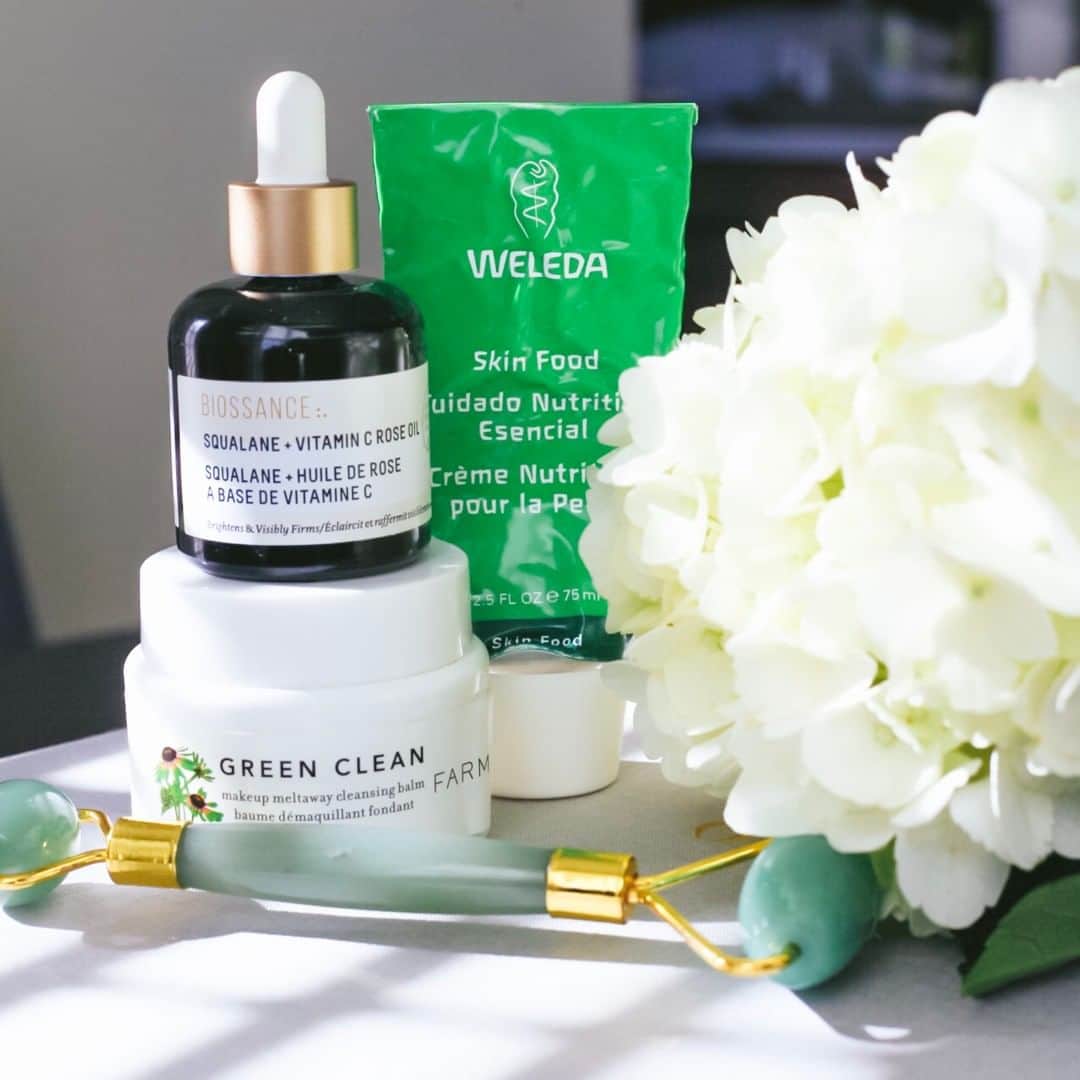 Weledaのインスタグラム：「Skin Food is a staple in so many skincare routines! 💚 Leave a comment with your favorite ways to use Skin Food! #WeledaSkinFood」