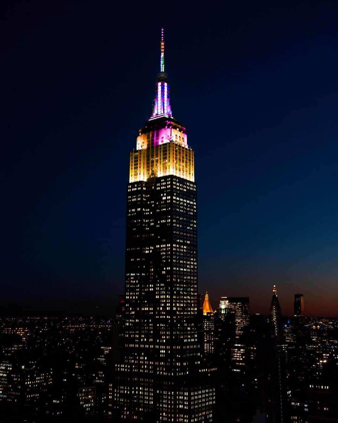 Empire State Buildingさんのインスタグラム写真 - (Empire State BuildingInstagram)「We’re celebrating the Summer Solstice with a special dynamic lighting designed by @b911bphoto and his sons—don’t miss the live reveal on our FB page at 8:30PM tonight! 🌞 . In the city? Look up to see it in person! 👆 . . . . . . . . . . . . #nyc #newyork #newyorkcity #esb #empirestate #empirestateofmind #loves_nyc #ny_uncut #ilovenewyork #travelgram #bigapple #nightshooters #newyork_world #newyorkcitylife #thisisnyc #ilove_newyo #nycdotgram #city_of_newyork #ig_nyc #what_I_saw_in_nyc #newyorklike #newyork_instagram #nyclife #newyorklife #nycprimeshot #seeyourcity #new_york_shots #nyloveyou #travelgoals」6月22日 4時01分 - empirestatebldg