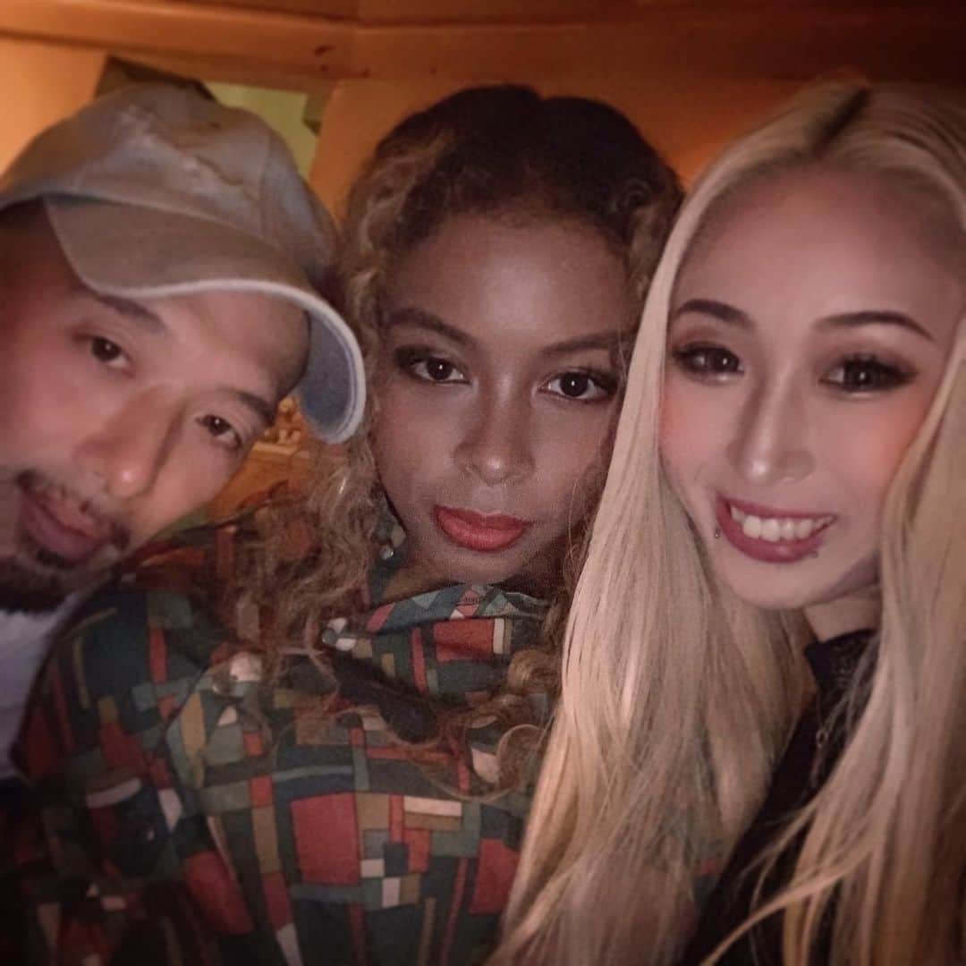 Mikoのインスタグラム：「おっぱい大きく見えるね炎金やっほ。  #FIREFRIDAY  #きょうのおっぱい #泉さん可愛い！」