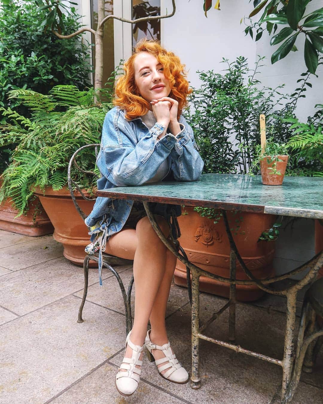 ベッキー・クルーエルのインスタグラム：「Like a hyacinth⁣ in the mountains⁣ that shepherds crush underfoot.⁣ ⁣ I'm back home visiting family for the weekend. nice to be in clean air compared to polluted LDN. the tap water tastes good now too. ⁣ ⁣ I managed to finish editing a new video for a new project coming soon. all with the help of the wonderful photographer of this picture, @kukadoodles! ⁣ ⁣ what are you doing this weekend?⁣ ⁣ happy summer solstice」