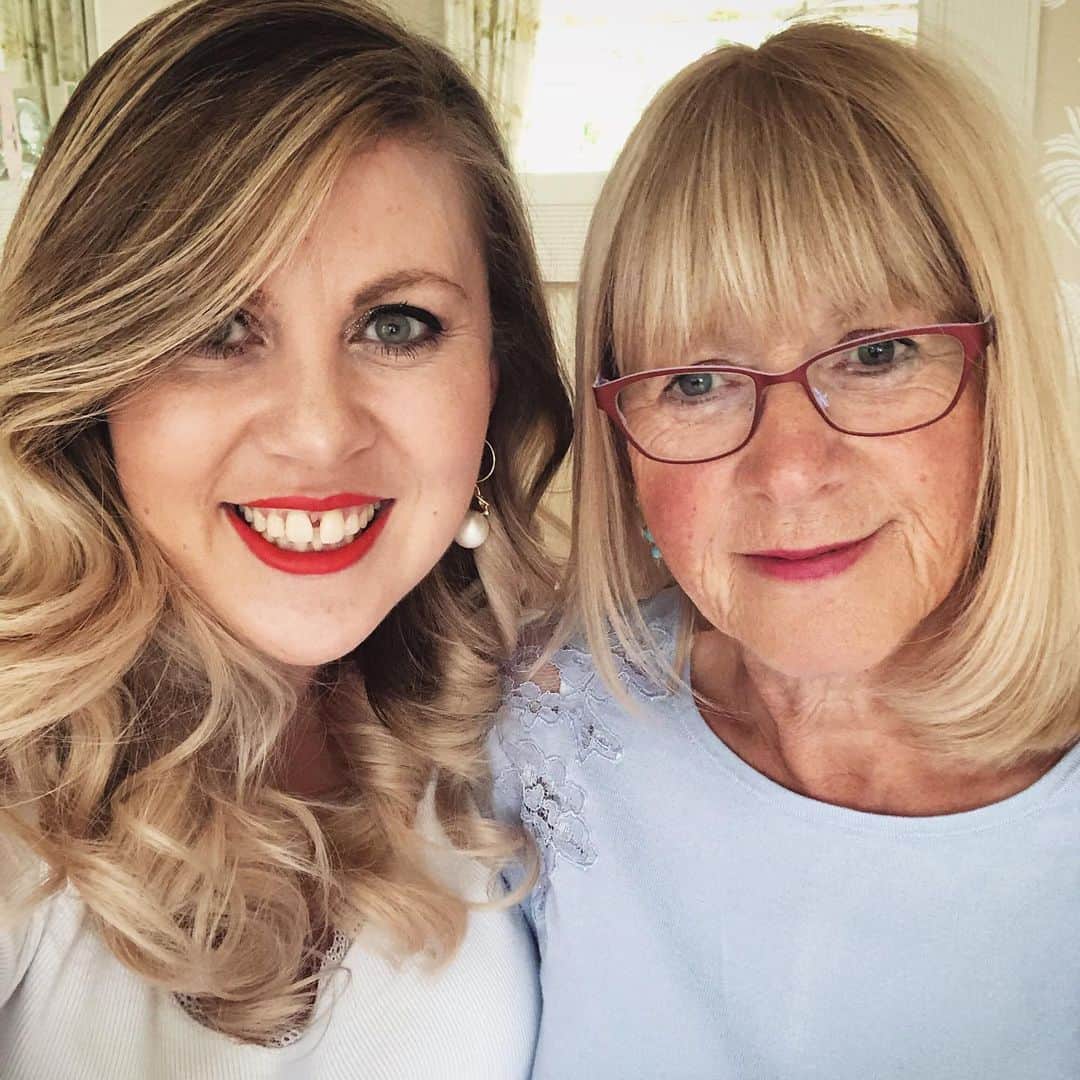 ルイーズ・ペントランドさんのインスタグラム写真 - (ルイーズ・ペントランドInstagram)「AD | This is my lovely Auntie Judith 💖. When Mum died, Judith organised my birthday parties so I still had them and took me on caravan holidays to Cornwall with my cousins. Judith has vetted every man I’ve ever had in my life (she actually drove me to my first date with Liam haha), has cuddled my babies, fed my cats whilst I’m on holiday and really, really been there in good times and bad. . Though Judith is still a spritely, active, social woman, she does live alone and now it’s time we started taking care of her instead. I think lots of us are approaching an age where we need to start thinking about parents or grandparents a bit more. . I’m so pleased to have partnered with @hivehomeuk to show you the Hive Link we have installed today in Judith’s home, to help us care and love her whilst she carries on living her very full life (which frankly, is more social than mine ahaha!). . HiveLink is a smart service that installs sensors in your home (see stories) that learn the pattern of your daily routine. If something unusual happens in the routine, a notification will ping through to me and I can check on Judith. EG. If Hive Link knows your relative makes tea every morning around 7-9am but one day they don’t, you’d have a notification. You could ring your relative and say, ‘Are you ok?’. It might just be that they didn’t fancy one, in which case hurrah, but it could be that they weren’t able to and they need help. . Hive Link helps people communicate straight away and allows them to live independently better. Anyhoo, I’m going to be working with Hive Link smart service over the summer and will keep you updated on how we get on with it! There’s more info about the installation experience on my stories. Really proud to be working with such a lovely company on such a worthy service🥰. #ConnectWithCare.」6月22日 4時29分 - louisepentland