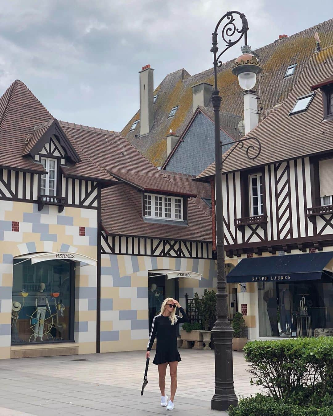 ソフィア・ヤコブソンさんのインスタグラム写真 - (ソフィア・ヤコブソンInstagram)「Bye bye Deauville, hello Paris! 📍👋 #deauville #stroll」6月22日 4時35分 - sofiajakobsson