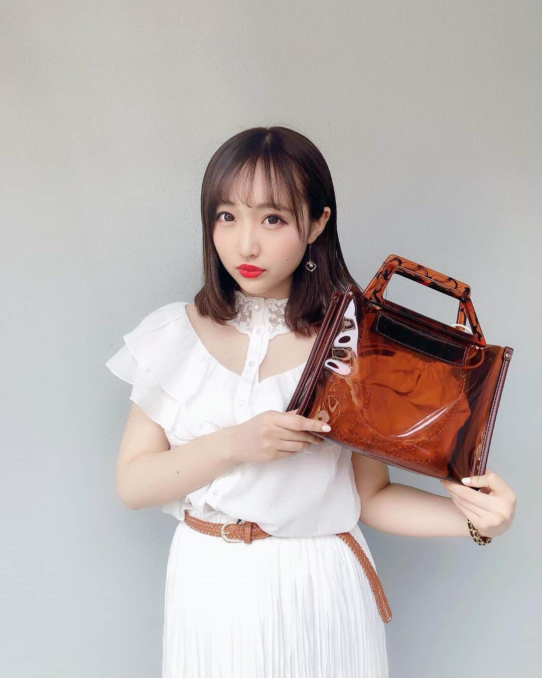 星野麻里愛さんのインスタグラム写真 - (星野麻里愛Instagram)「🍓wego staff style🍓  ロングスカートを使った 白コーデ♡ フリルヨークブラウス ¥2990+税  詳しくは、プロフィールの URLをチェックしてね❤️❤️❤️ #wego #wego大須店  #白コーデ #ロングスカート #プリーツスカート #白スカート #白ロングスカート #ブラウス #大須 #ファッション #ホワイトコーデ #ミディアム女子 #クリアバック#まりあコーデ」6月21日 19時41分 - maria.pink28