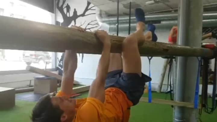 ボージャン・クルキッチのインスタグラム：「Flip yourself around and go again... You've got to keep moving! Good workout at @entrenaenregenera with the top professionals from @regenera_pni. ‬ ‪🔄💥😜 ‬ ‪Una vuelta, y otra más... ¡Hay que seguir moviéndose! Buena sesión en @entrenaenregenera con los profesionales de @regenera_pni.‬ #summertraining」