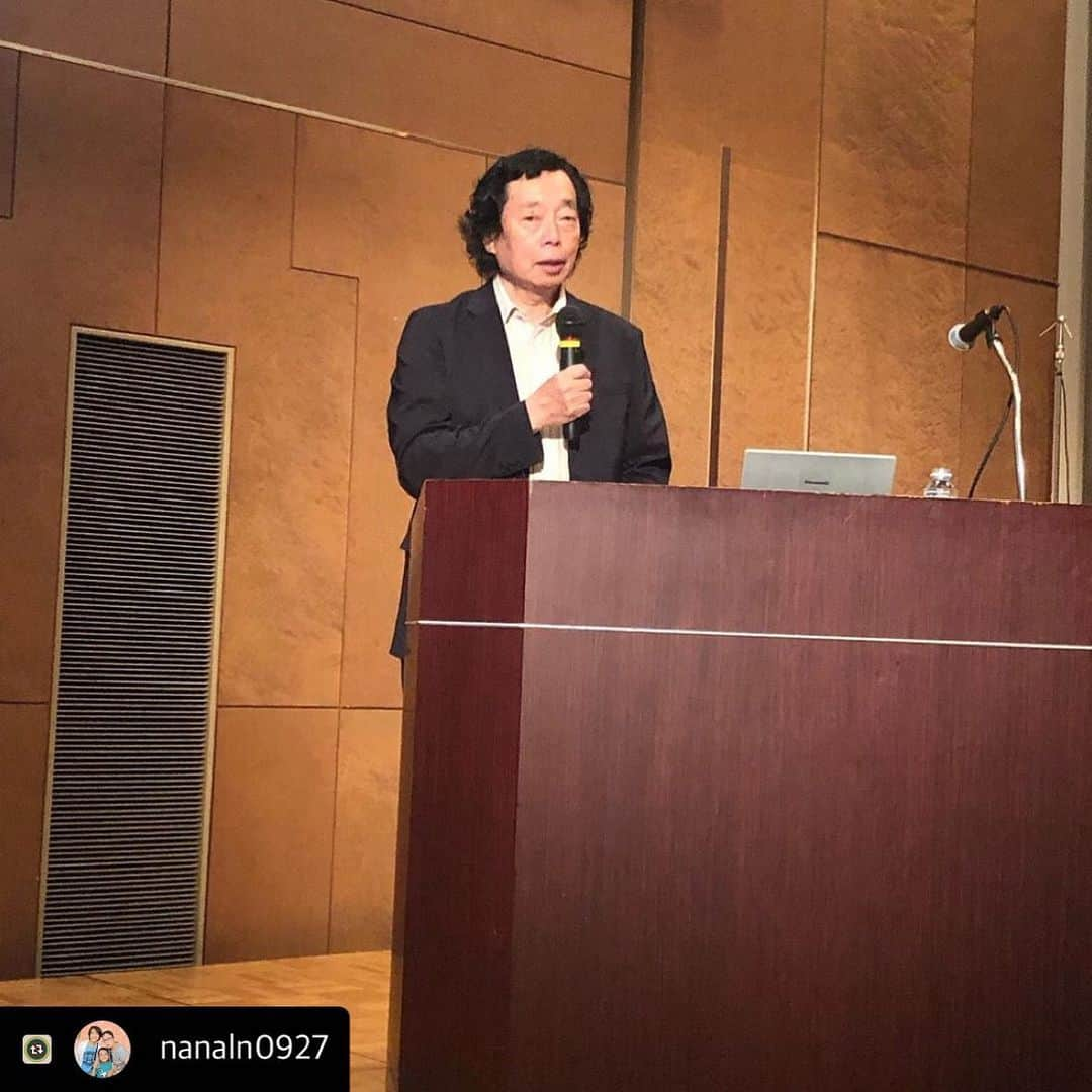 小西さやかさんのインスタグラム写真 - (小西さやかInstagram)「日本化粧品検定協会で初めての終日セミナー「コスフェス」を開催しました！ コスフェスを開催しようと思ったきっかけをお伝えしたいと思います。 . 当協会のセミナーはとても人気があり、全国各地で開催をご希望される声が多いのです。 ただ、当協会のセミナーは可能な限り安いお値段で行っているため、同じ金額で開催すると、 参加人数の関係や講師・スタッフの交通費で赤字になり開催が難しいエリアがありました。 そんな方々にも平等にいろんな機会を提供したいと思い始めた試みが2つあります。 . １つ目がコスフェス。遠方の方でも1日でいろんなセミナーがたくさん聞けるのなら交通費がかかっても参加したいというご希望をいただき開催しました。 普段の東京開催のセミナーより多く全国各地の方々にご参加いただくことができ、200名近くの参加者になりました！ そして参加された方々に実施したアンケートも好評で満足いただいた方が98％でした！ 講師の手配や準備でスタッフもすごく大変だったのですが、終わってみなさんのアンケートを見て頑張ってよかったと言ってくれてとっても嬉しかったです。 . 2つ目がセミナー動画無料配信サービス。遠方で参加できなかった方も、会員さんであれば誰でも無料でセミナーを撮影した動画を見れるようにしました。 参加された方は復習としても使っていただけ、参加できなかった方はご自宅で学習していただくことができます。 . 今後も会員の皆様、コスメコンシェルジュの皆様のご要望をできるだけ叶える施策を行った行きたいと思っています。 どんなご意見でもいいので、ご要望お待ちしています。 皆様のバックアップを可能な限り行っていきたいと思っています。 ※コスフェスのセミナー詳細についてはプロフィールにリンクがありますブログに明日には詳細を掲載します。 　ご興味ある方は是非、見てみてくださいね。  #コスフェス #日本化粧品検定 #化粧品検定 #美容セミナー #美容イベント #コスメセミナー #コスメコンシェルジュ #美容の資格 #資格 #セミナー開催 #セミナー講師 #セミナー参加 #美容垢 #美容オタク #岡部美代治」6月21日 19時54分 - cosmeconcierge