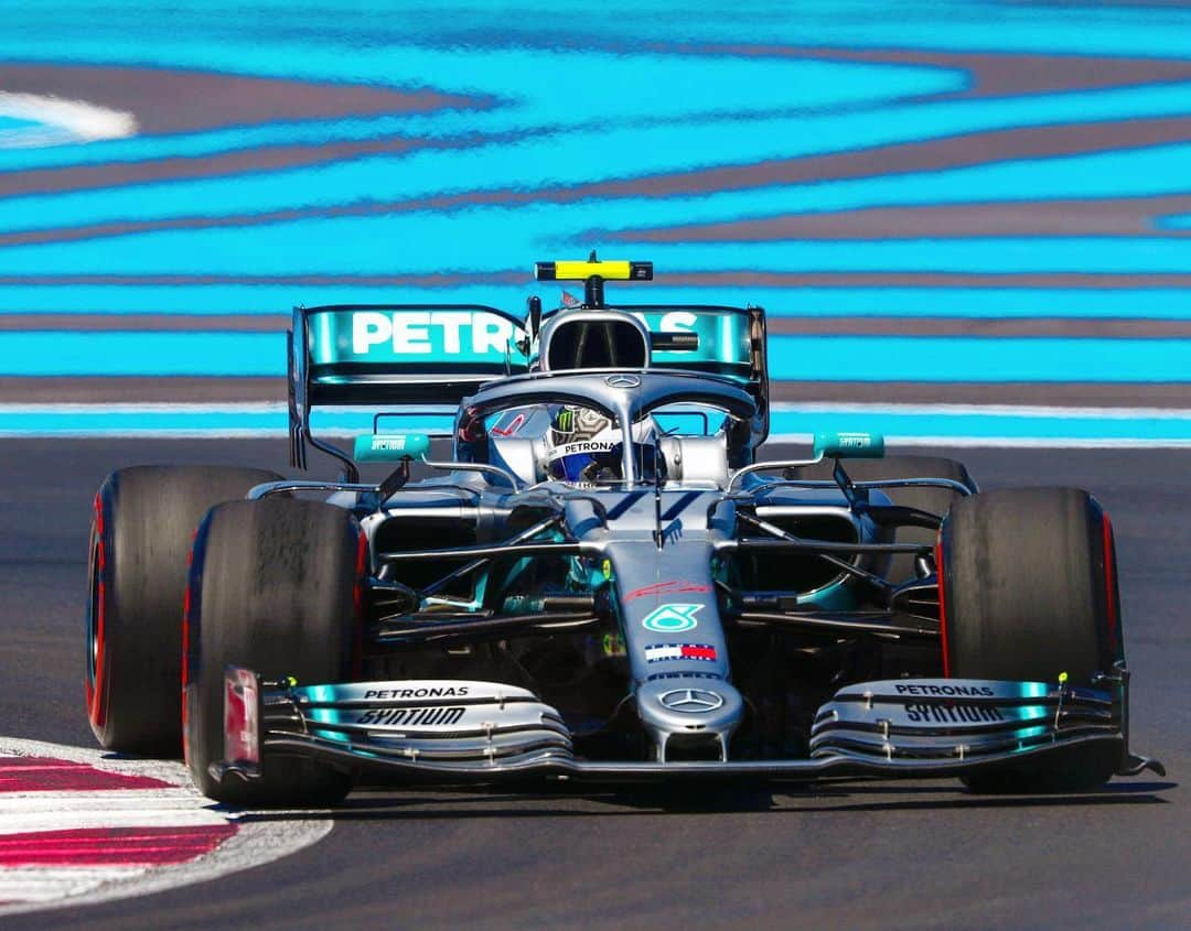 MERCEDES AMG PETRONASさんのインスタグラム写真 - (MERCEDES AMG PETRONASInstagram)「W10 looking 😍 under that #FrenchGP sunshine! • #MercedesAMGF1 #Mercedes #F1 #VB77 #PETRONASmotorsports」6月21日 19時49分 - mercedesamgf1