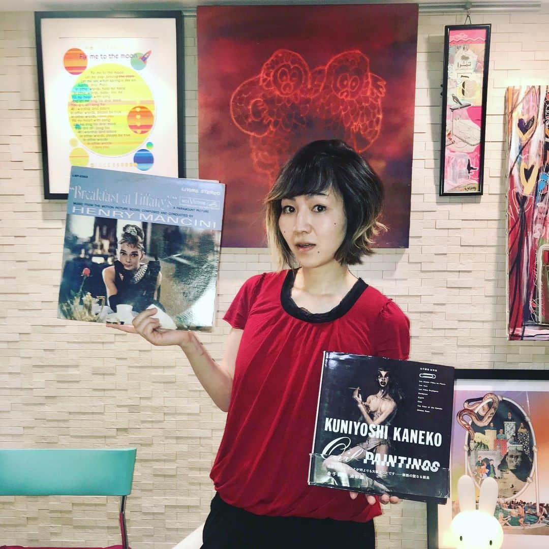 のインスタグラム：「心こめて選曲しました🤤 アーカイブでも是非きいてね🍷‬ ‪#blockfm #shibuyaOIRAN warm up radio by #カワムラユキ ‪令和の初夏を彩る #チルアウト #バレアリック 特集 #balearic #chillout #lanvin #kuniyoshikaneko #audreyhepburn #breakfastattiffanys #henrymancini」