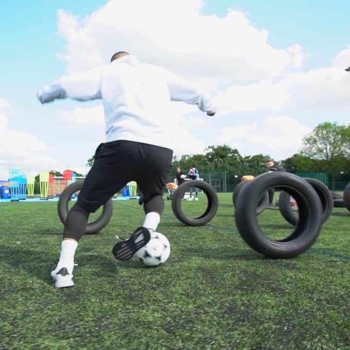 F2Freestylersのインスタグラム：「Getting through to the weekend like...🚧💨🗓🎉」