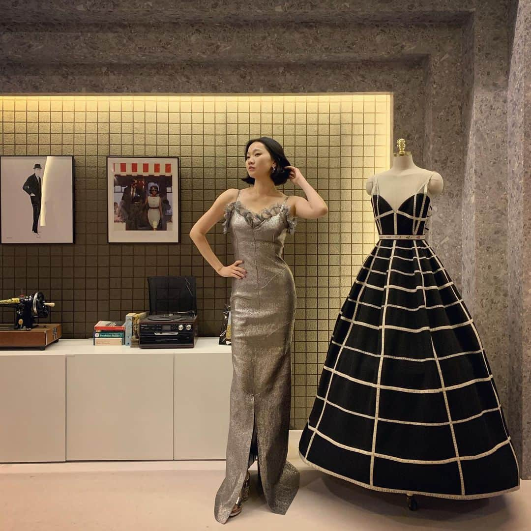 チャン・ユンジュさんのインスタグラム写真 - (チャン・ユンジュInstagram)「오늘도 열일 중. 역시 드레스는 @missgeecollection  다음주 월요일 드라마 #퍼퓸 에서 만나요. 👗👠🧴💋 _ #카메오인줄알았는데 #대사가너무많아깜놀」6月21日 19時58分 - yoonjujang