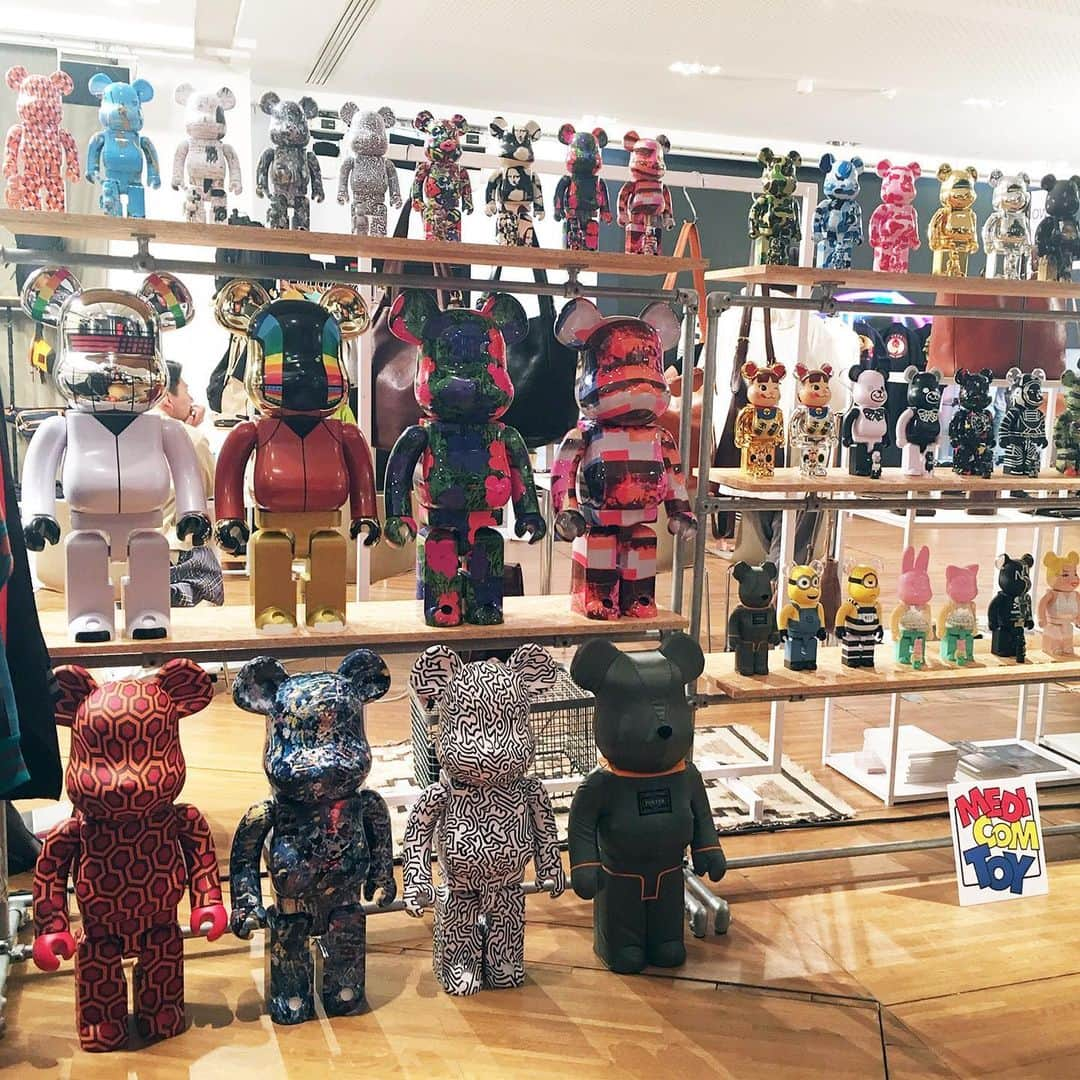 MEDICOM TOYさんのインスタグラム写真 - (MEDICOM TOYInstagram)「🇫🇷🏛 SHOWROOM JUMBLE PARIS SPRING/SUMMER 2020 from June.21st to 23rd 2019!  PAVILLON CAMBON CAPUCINES 46 rue Cambon,75001 Paris France Hours: 10am – 7pm (4pm last day)」6月21日 19時59分 - medicom_toy