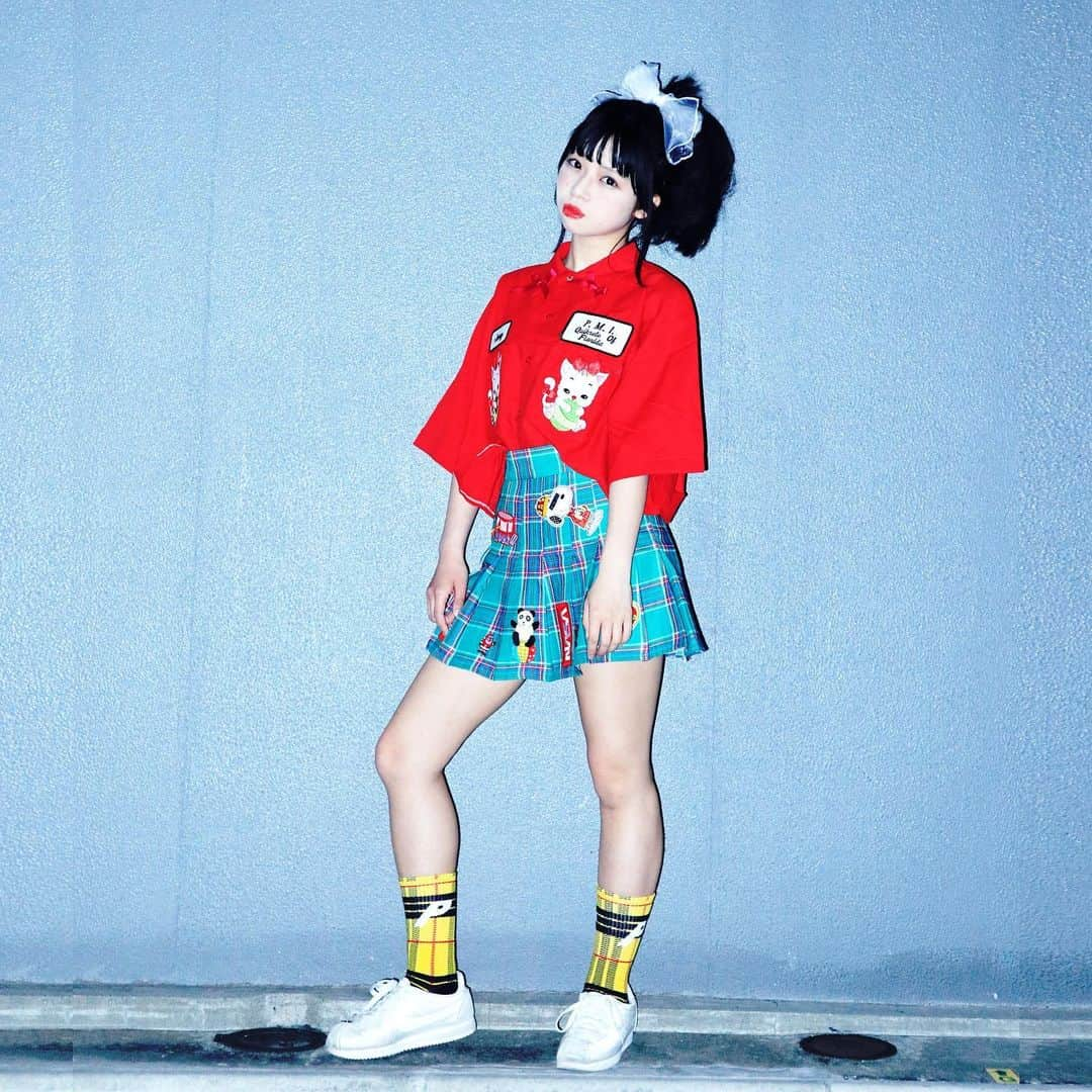 甘楽さんのインスタグラム写真 - (甘楽Instagram)「NEWS！！！！！ メイビーモエ×ヨネコ アイドルユニット結成💙❤️ 【ダブルハピネス】 といいます！漢字で書くと中国語の双喜門「囍」です！  作詞ヨネコ 作曲メイビーモエ でお送り◎  フロアにエモとチルを届けるよ！ 生き別れのお姉ちゃん(設定)のモエちゃんとライブたのしみ！  8/3深夜にバナモンさんの主催の無料のイベントでお披露目です！  チルレッド担当 ヨネコ よろしくお願いします！  #囍  #アイドル #新アイドルユニット」6月21日 20時10分 - n__feni