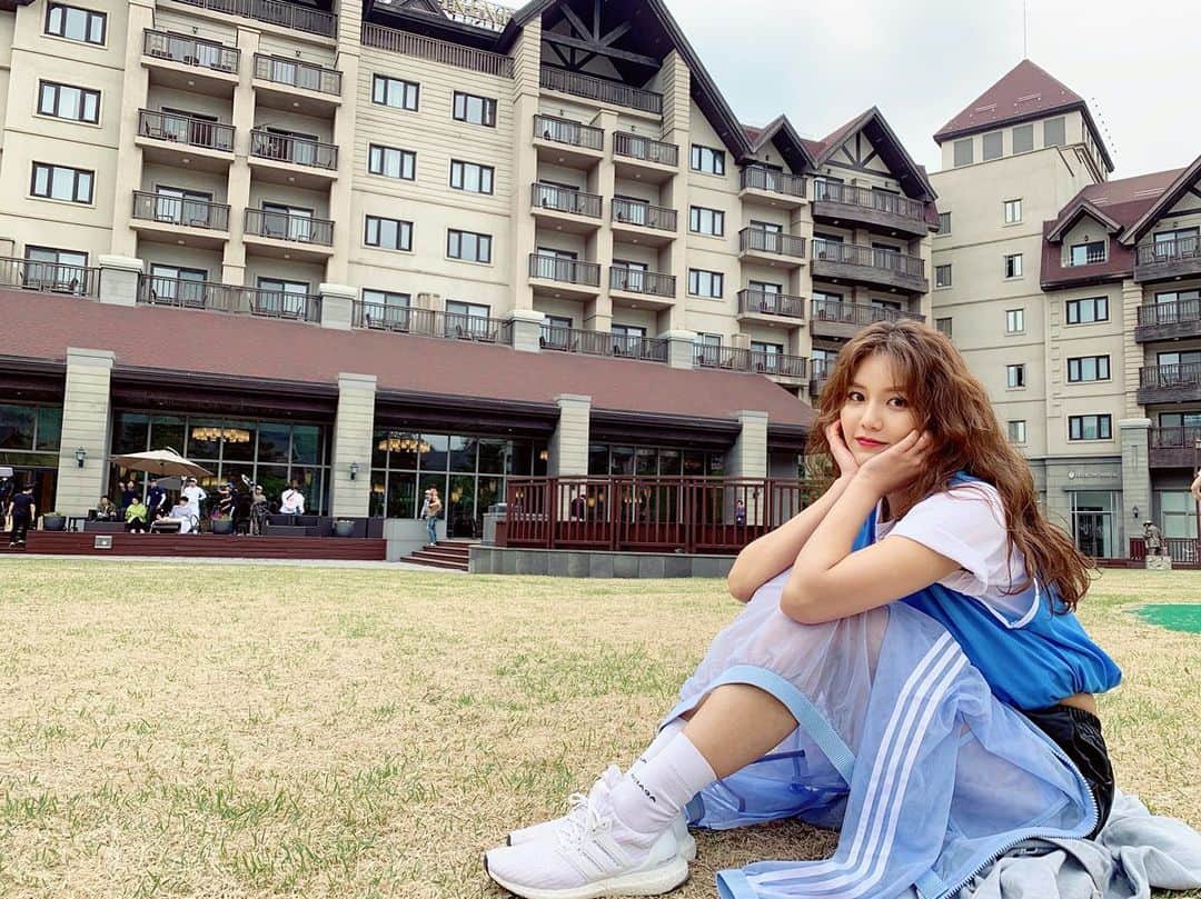 ヘジョンのインスタグラム：「엘비스.. 우리 운동회는 언제쯤...? 제 소망을 이뤄주세요❤️ #보고싶다」