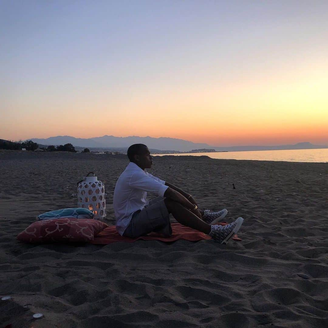 ジョナタン・ビアビアニーさんのインスタグラム写真 - (ジョナタン・ビアビアニーInstagram)「ENJOY THE SILENCE ‼️ Pslam 131 #sunset #bestvacations #greece #enjoy #faith #dinner」6月21日 20時17分 - biabianyreal