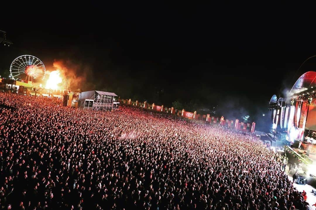 Slipknotさんのインスタグラム写真 - (SlipknotInstagram)「Sold out the first ever Knotfest in Europe last night. Merci beaucoup, @knotfestfrance @hellfestopenair 🇫🇷 | #WeAreNotYourKind」6月21日 20時18分 - slipknot