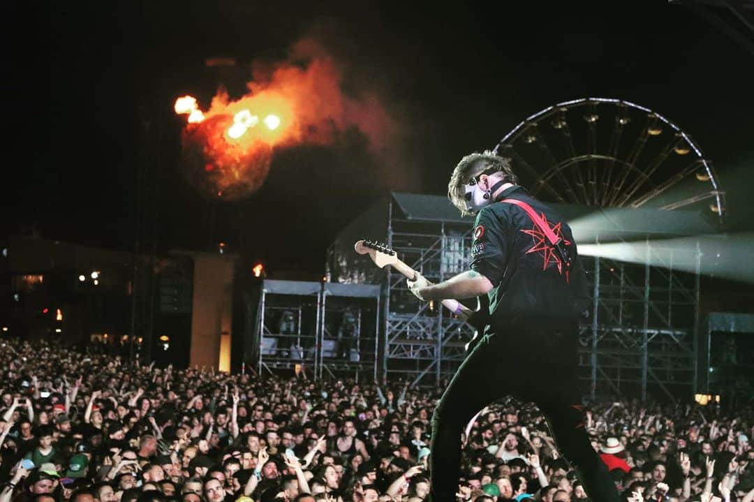 Slipknotさんのインスタグラム写真 - (SlipknotInstagram)「Sold out the first ever Knotfest in Europe last night. Merci beaucoup, @knotfestfrance @hellfestopenair 🇫🇷 | #WeAreNotYourKind」6月21日 20時18分 - slipknot