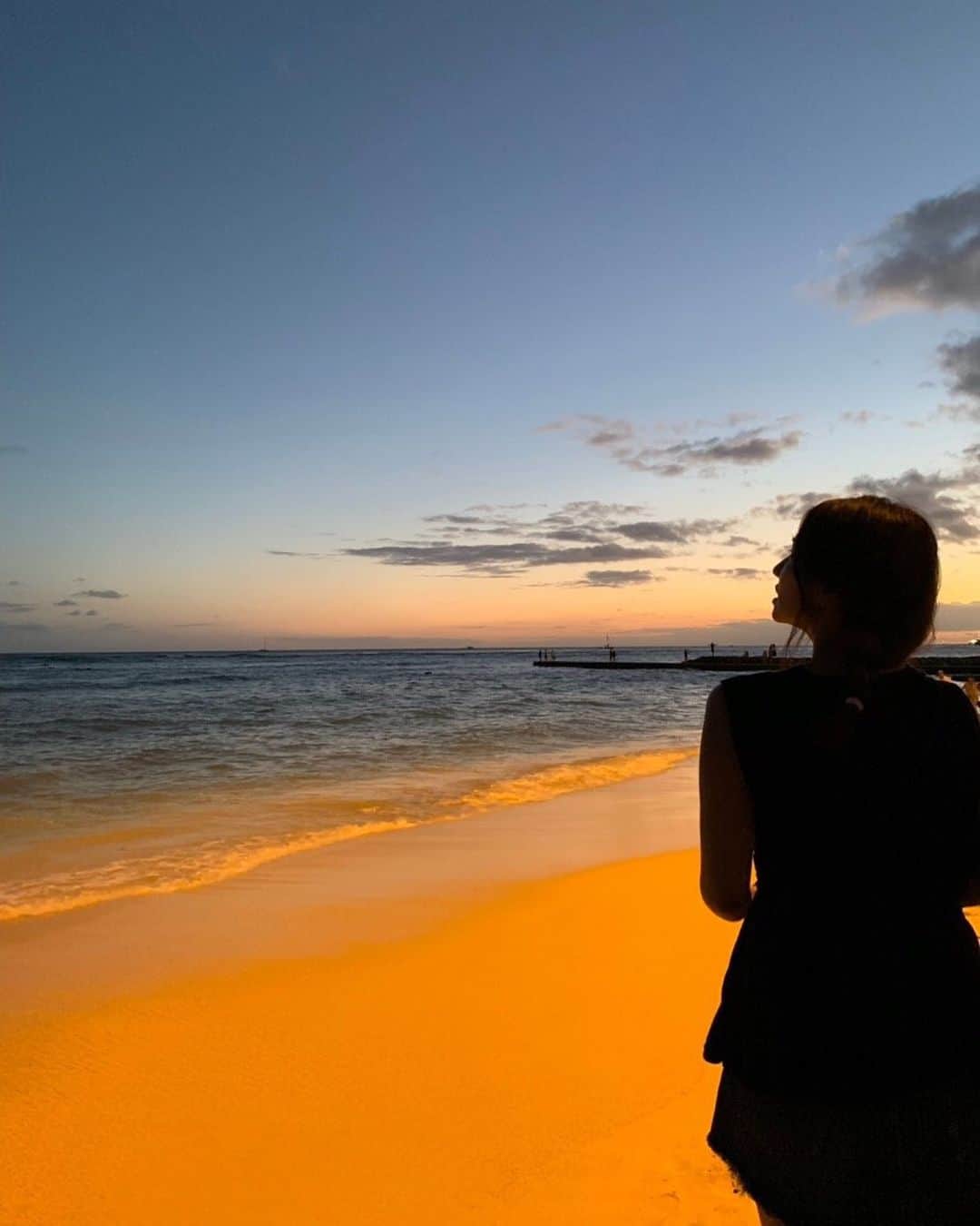野波麻帆さんのインスタグラム写真 - (野波麻帆Instagram)「. 綺麗だったな、sunset。 久しぶりのHawaiiの空と海。」6月21日 20時20分 - mahononami