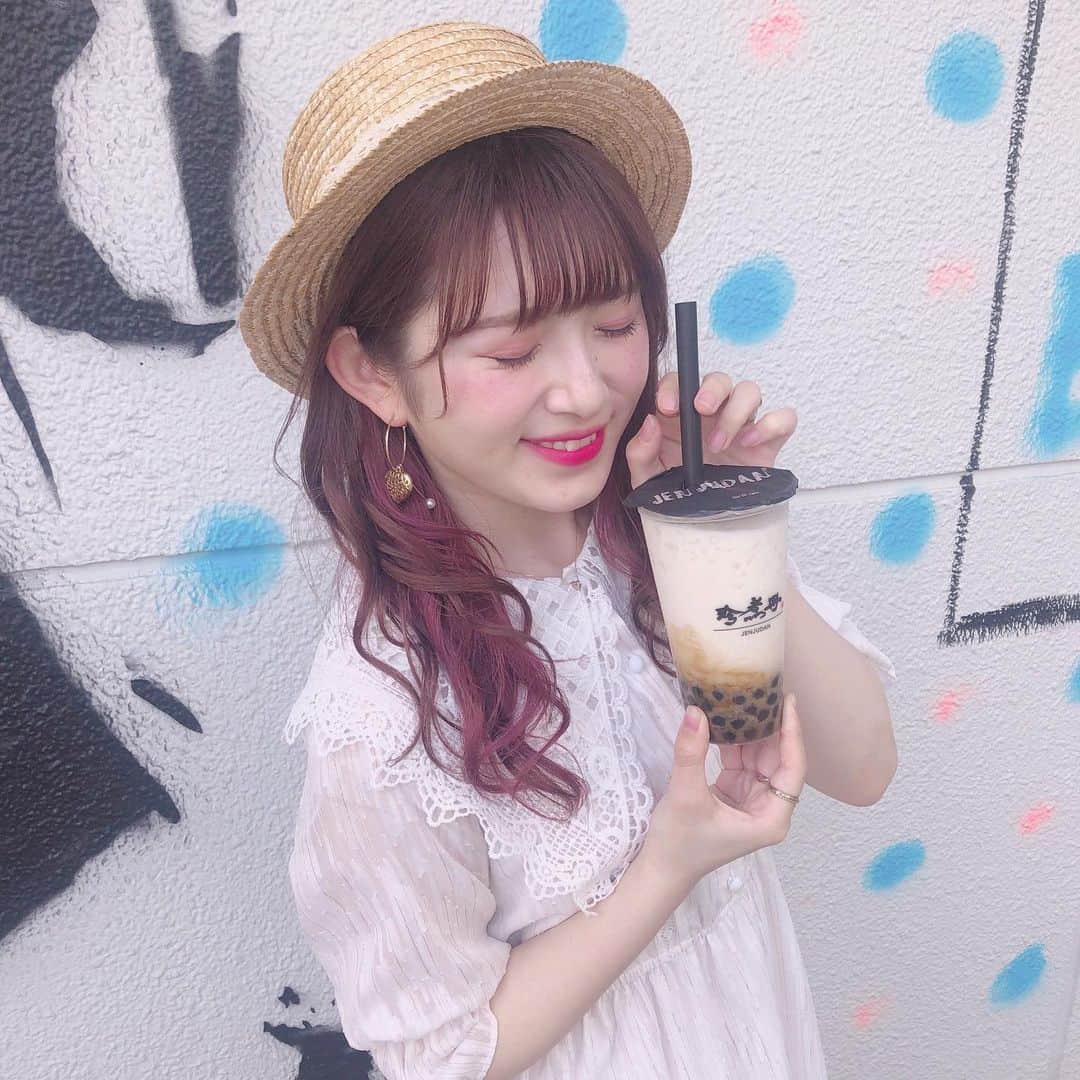 青木菜花のインスタグラム：「.﻿ .﻿ 明日暇な方、珍煮丹のタピオカ飲みにきてね😝﻿ ちなみに私のおすすめは黒糖オレオタピオカミルク🤤💞﻿ ﻿ 待ってます！！！﻿ ﻿ ⇩⇩⇩❤︎﻿ 珍煮丹1日店員イベント﻿  MAGNET BY SHIBUYA109 7階﻿  13時半〜20時半店頭にいます！♡﻿ .﻿ .﻿ #タピオカ #珍煮丹 #店員イベント」