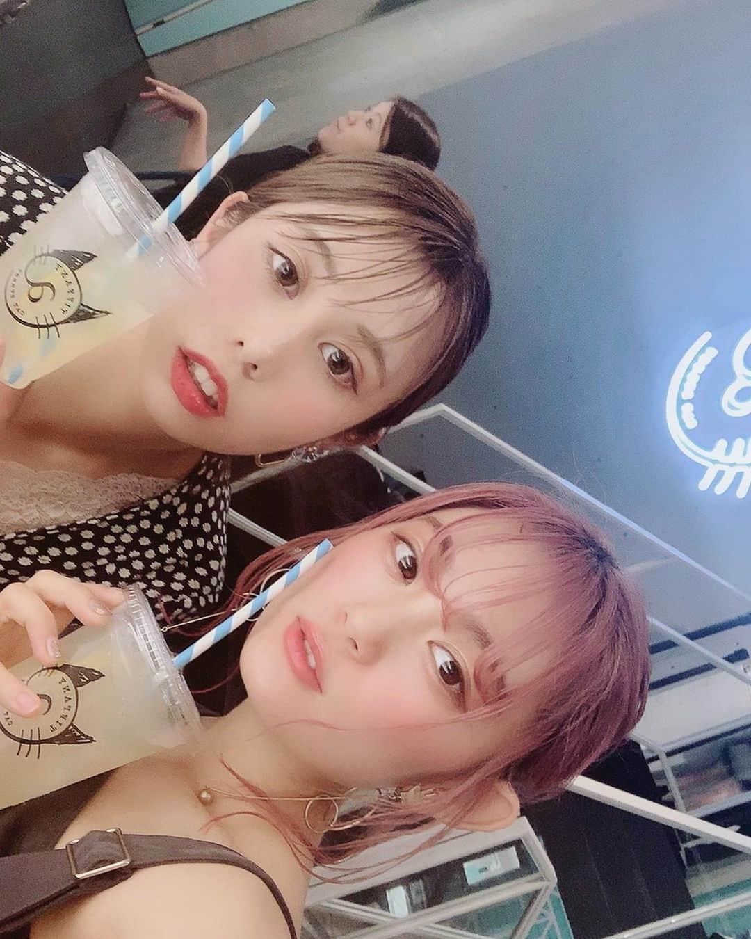 美木優希奈さんのインスタグラム写真 - (美木優希奈Instagram)「・ ティファニー＠キャットストリート に行ってきました！ どれも可愛くて素敵でずっと見てられる。 私的には#tiffanyhardwear のシリーズがめちゃくちゃ好み！！ あとはやっぱり#TiffanyT もいいよね！ UPしたバングルとかもすごく好き！ 実はTiffanyの香水は時々つけてます。 メイクは薄めにしてみたよ。 ちょっと抜け感というか、、ノーマスカラデーです。 ・ ・ #tiffany #tiffanyt #TiffanyFragrance  #makeup #model #singer #instagood #singersongwriter  #ティファニー  #ティファニーキャットストリート  #ティファニーハードウェア  #撮影 #弾き語り女子  #ギター女子  #ギター弾き語り  #ピンクヘアー  #紐アレンジ  #サロンモデル  #シンガーソングライター  #弾き語り  #ファッション #メイク  #おしゃれさんと繋がりたい  #ロブ  #ナイロンジャパン #ディーゼル  #かわかっこいい」6月21日 20時22分 - yukina_miki