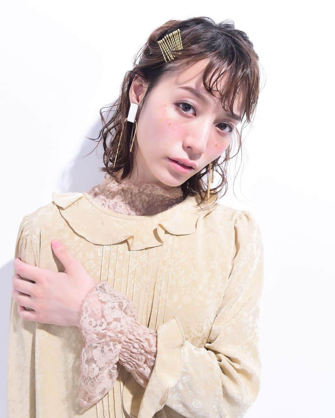 綱島恵里香さんのインスタグラム写真 - (綱島恵里香Instagram)「. . photo @m_i_k_i_103  hair make @takam14  styling @caca_sha . .」6月21日 20時38分 - tsunashima.erika