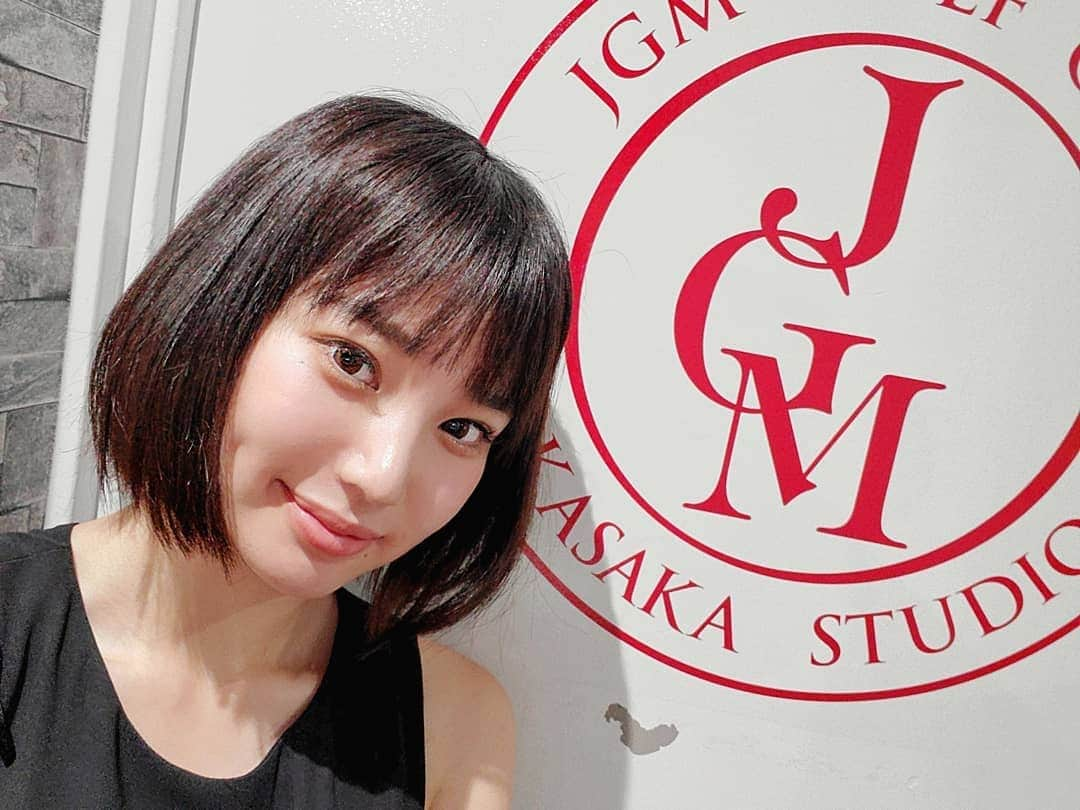 保坂玲奈さんのインスタグラム写真 - (保坂玲奈Instagram)「⛳ . 週一で通っている赤坂JGMスクール . 通う度にショットが安定していく🥺 この間ベストスコア更新出来たのも @masa.kidokoro のお陰！ . 球技全般センスなくて 割と週一⛳行ってるし 打ちっぱなしでコソ練もしてるのに、 後から始めた子が どんどん上達していくのが辛くて 辞めようかと何度も思ったけど 諦めなくて良かった。。 . 私みたいなセンスない子も 先生とやる気次第で上達出来るんだ🥺 周りからみたらまだまだ しょぼいスコアだけど私に とってはベストスコアだから嬉しい🥺 . . . #ゴルフ #ゴルフスクール #赤坂JGM #JGM #JGM赤坂 #ゴルフレッスン #golf #ゴルフ初心者 #ゴルフ上達したい #ゴルフ上達」6月21日 20時40分 - __renao_0707