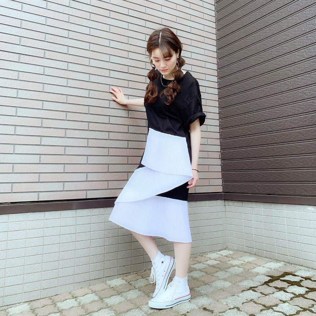 高田由香さんのインスタグラム写真 - (高田由香Instagram)「. ピアス:Lattice ¥300 ネックレス:Lattice ¥300 ワンピース: @17kg_official ¥3,600 . . . 昨日から３日間の福岡Dayを過ごしています。 . . 小さい頃は野山を駆け回りやんちゃに遊んでいた子が 大人になってから逆に家にばっかりいるようになり そしてもっと大人になった今 こうやって色々な場所にお仕事で行かせていただけるようになって 人生って不思議だなぁと思う今日この頃です。 . . さて、福岡CROSS FMさんの 『DHC Lifestyle Council』という番組にゲスト出演させていただいてきました。 . 出演日程は２日間。 ７月１７日（水）は１人で出演し、 ７月１８日（木）は女性アーティスト３人とパーソナリティ柳原亜希子さんと４人で女性の綺麗と元気の源をテーマに女子トークをしています。 . 両日ともに１３:００〜ON AIR . radikoで全国どこからでも聴けますので聴いてくださいね〜〜〜〜〜。 . . ★☆★LIVE情報★☆★ . 『願いと夢と音楽とVol.2〜Miiya Cafe17th Anniversary〜』 【日程】2019年7月28日(日) 【会場】銀座MiiyaCafe 東京都中央区銀座6丁目3-16 泰明ビル4F 【出演】Candy Tree / 高田由香 / はたゆりこ 【チケット】前売り:¥3,000/当日¥3,500(1ドリンク別) 【時間】Open 18:00/Start 18:30 ※高田由香出演時間は決定次第、高田由香Official Siteでお知らせ致します。 Key.&Cho.本多里実　Ba.山本拓馬　Dr.山崎慶 . 前売りチケットのご予約は高田由香Official Siteへ！ ★プロフィールURLから飛べます！ . . . . . . . . . . #17kg #イチナナキログラム #野山 #秋田女子 #秋田出身 #秋田産 #ラティス #プチプラコーデ #ストーリー #おおぶりピアス #おーるすたー  #バリアフリー #allstar #ライブ #コッコ #チョコレート #食べることが好き #いちご #イチゴ #笑顔 #睡眠 #話がとまらない #孤独 #寂しさ #音楽」6月21日 20時44分 - yukatakadaofficial