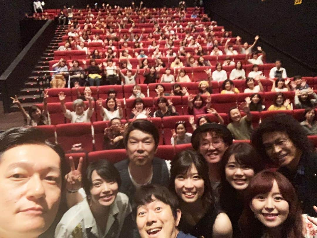 井浦新さんのインスタグラム写真 - (井浦新Instagram)「映画こはく 長崎での先行上映初日を迎えました 長崎キャストも集結して 長崎ユナイテッドシネマとTOHOシネマズ長崎 満員御礼！ ありがとうございました  お子さんからご年配の方まで どの世代の心にも響く映画に育ってゆける そう実感させられる舞台挨拶でした 本当に有難いです  これから佐世保へ移動して シネマボックス太陽にて深夜12時から ミッドナイト上映があります 上映後に舞台挨拶とサイン会をいたします 佐世保近隣の皆さま 若干お席がまだあるそうです 祭はまだまだ終わりません 是非こはくに染まりにいらしてください  天気予報では雨でしたが 夏至の太陽はみごとにこはく色をみせてくれました #映画こはく #横尾組 #長崎 #先行上映 #初日 #夏至 #二十四節気」6月21日 20時49分 - el_arata_nest