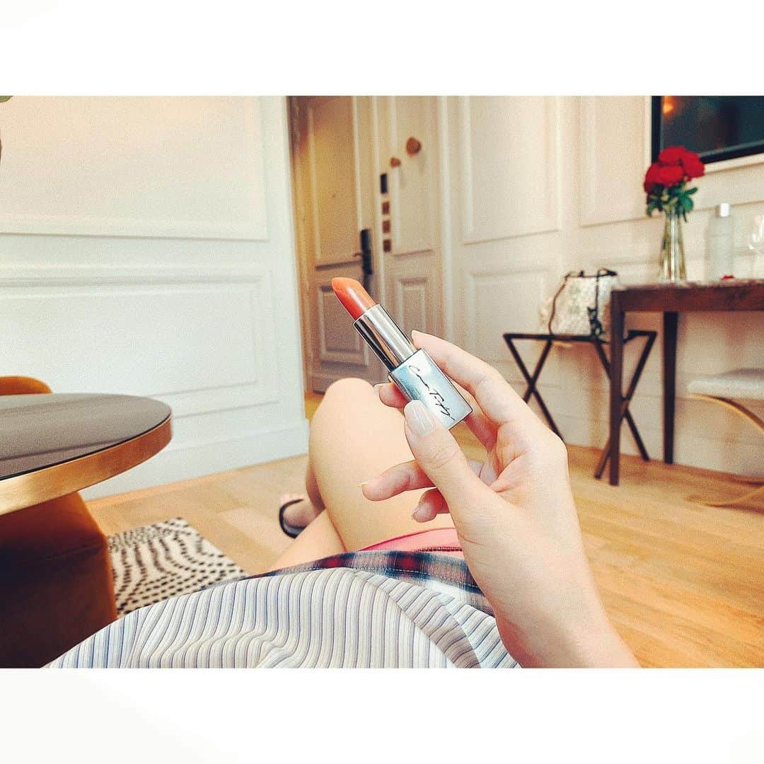 紗栄子さんのインスタグラム写真 - (紗栄子Instagram)「Parisに持ってきたリップスティック💋 AUDACIUS LIPSTICK ROUGE A LEVRES🇫🇷 CARRERA🌹 #nars」6月21日 20時58分 - saekoofficial