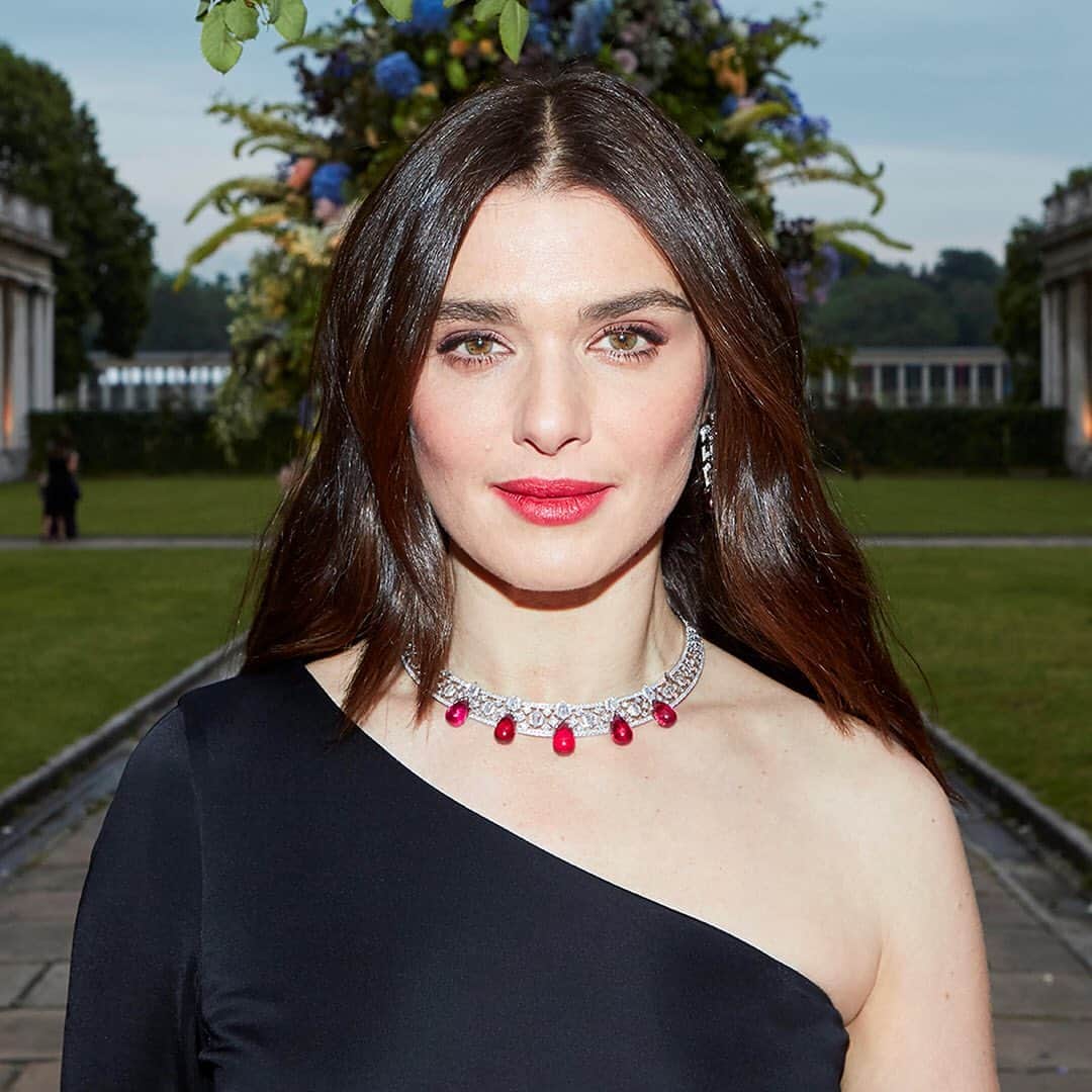のインスタグラム：「Clean design, vibrating with creative energy, five remarkable rubellite drops brought together and placed as pendants. #RachelWeisz wears #CartierMagnitude at the #CartierHighJewelry Gala in London. #HighJewelry」