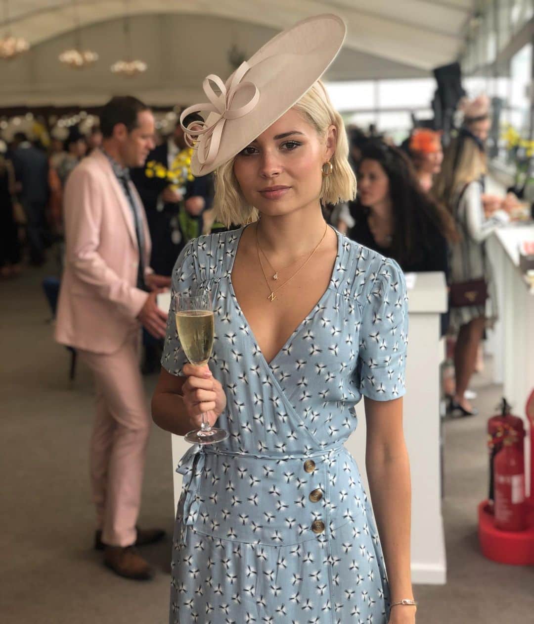 ニーナ・ネスビットさんのインスタグラム写真 - (ニーナ・ネスビットInstagram)「swipe to see me after one glass of champagne. #royalascot」6月21日 21時19分 - ninanesbitt
