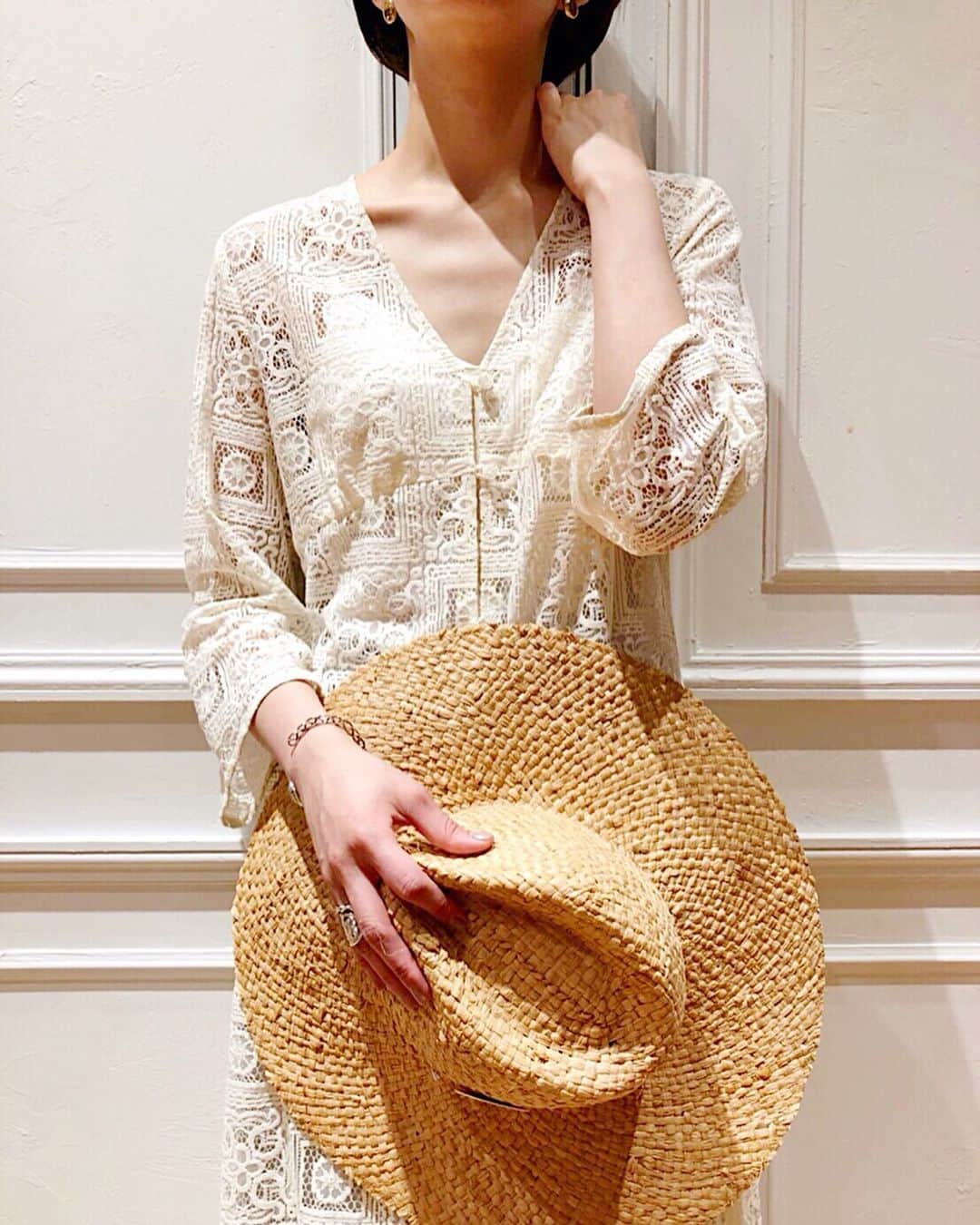 IÉNA LA BOUCLEさんのインスタグラム写真 - (IÉNA LA BOUCLEInstagram)「recommend lace series!﻿ ﻿ ﻿ IENA LA BOUCLEの﻿ おすすめlace item﻿ をご紹介いたします♥﻿ ﻿ --------------------------------﻿﻿﻿﻿﻿﻿﻿﻿﻿﻿﻿﻿ 2.3.4枚目﻿ onepiece【IENA LA BOUCLE】﻿ ¥30,000+tax﻿﻿﻿ col:ホワイト﻿ no.19040914105020﻿ ﻿ pants【IENA LA BOUCLE】﻿ ¥19,000+ tax﻿ col:ナチュラル.ブラック.イエロー﻿ no.19030914129020﻿ ﻿ shoes【ROCHAS】﻿ ¥66,000+ tax﻿ size:36.37.38﻿ no.19093910009410﻿ ﻿ 5枚目﻿ blouse【IENA LA BOUCLE】﻿ ¥18,000+ tax﻿ col:ブラック.ホワイト.ブルー﻿ no.19051914131020﻿ ﻿ pants【IENA LA BOUCLE】﻿ ¥20,000+ tax﻿ col:ブルー﻿ size:34.36.38.40﻿ no.19030914143020﻿ ﻿ shoes【ROCHAS】﻿ ¥86,000+ tax﻿ size:36/5.37/5.38/5.39/5﻿ no.19093910003710﻿ ﻿ 6.7.8枚目﻿ onepiece【IENA LA BOUCLE】﻿ ¥26,000+ tax﻿ col:ホワイト.グレー﻿ no.19040914316020﻿ ﻿ shoes【SARTORE】﻿ ¥80,000+ tax﻿ size:36.37.38﻿ no.19093910009210﻿ ﻿ ﻿ #iena_la_boucle﻿﻿﻿﻿﻿﻿﻿﻿﻿﻿﻿﻿﻿﻿ #laboucle #iena﻿﻿﻿﻿﻿﻿﻿﻿﻿﻿﻿﻿﻿﻿ #boucle_19ss﻿﻿﻿﻿﻿﻿﻿﻿﻿﻿﻿」6月21日 21時39分 - iena.la.boucle.store