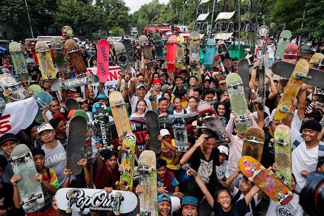 Vans Philippinesさんのインスタグラム写真 - (Vans PhilippinesInstagram)「All boards lead to Metrotent Convention Center tomorrow as Vans brings the biggest skateboarding event of the year! Big thanks to our local skate shops: @calle_ph, @_quilla, @therailph, and @kickengines, and to our media partners: @wheninmanila, @wondermagph, @mylifeonboard, and @bluntmagazineph 🙌🏻 See y’all at #GSD2019, Vans fam!  Photo by @mfcristino of @bluntmagazineph  #VansSkate #VansPhilippines」6月21日 21時41分 - vansphilippines