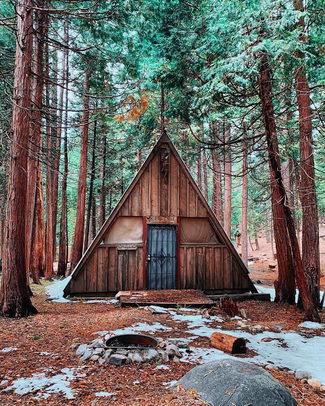 Visit The USAさんのインスタグラム写真 - (Visit The USAInstagram)「Looking to escape the ordinary this summer? Fuller Lake is the perfect spot to relax and enjoy the great outdoors. And we just had to post this adorable hideaway cabin! 📷: @leeannaaustin #VisitTheUSA」6月21日 22時00分 - visittheusa