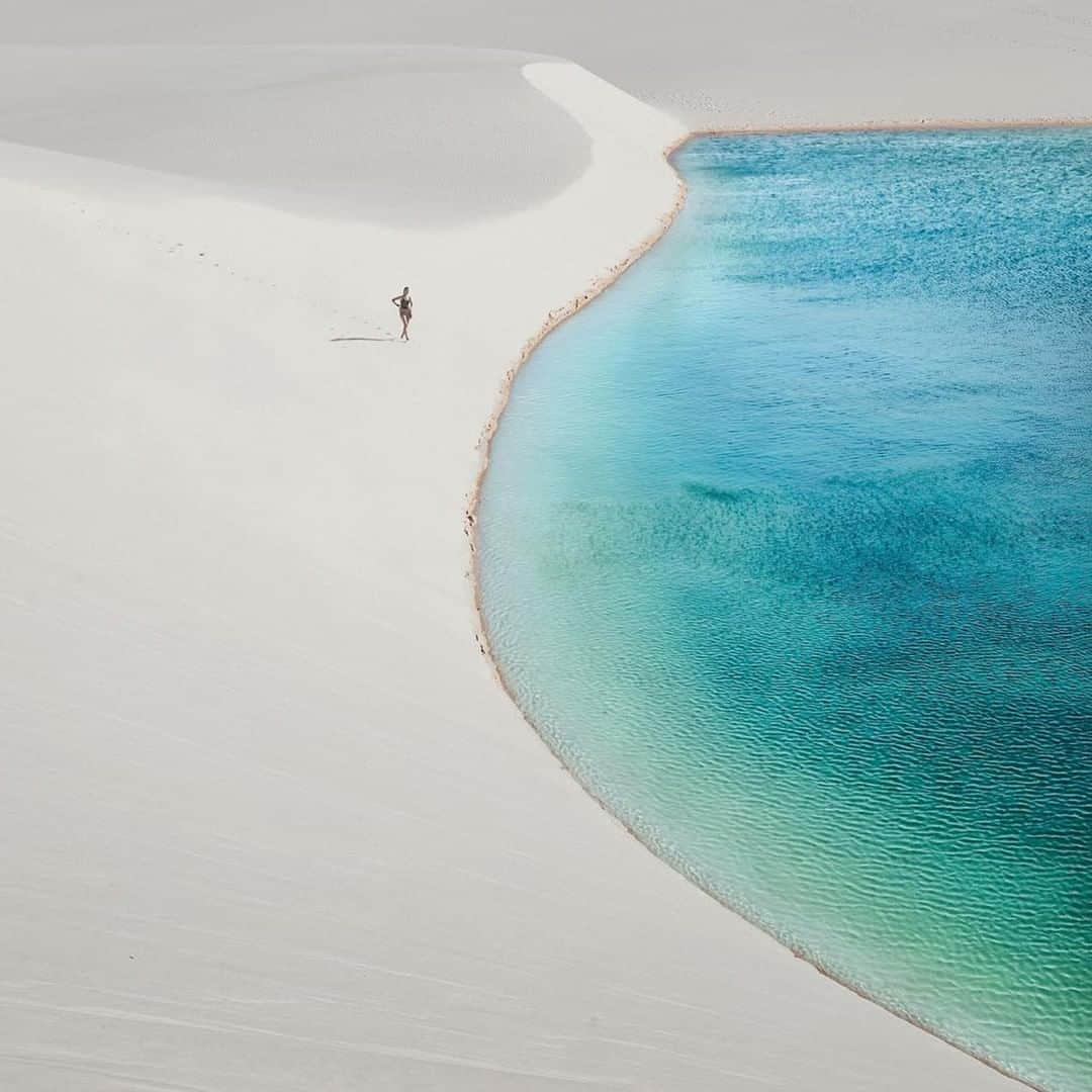 エールフランスさんのインスタグラム写真 - (エールフランスInstagram)「Beauty lies away from paved roads.  A moment shared by @allicarone, from Lençóis Maranhenses National Park, north of Maranhão, Brazil Sortir des sentiers battus, s'ouvrir à la beauté.  #AirFrance #Franceisintheair」6月21日 22時01分 - airfrance