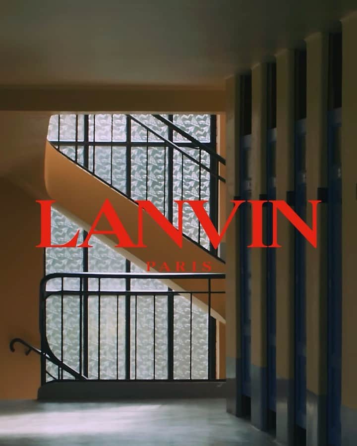 ランバンのインスタグラム：「Setting up - 3 days to go before @brunosialelli’s #LanvinSS20 show.  Film by @shota50p  #LanvinPleinSoleil #LanvinbyBrunoSialelli」